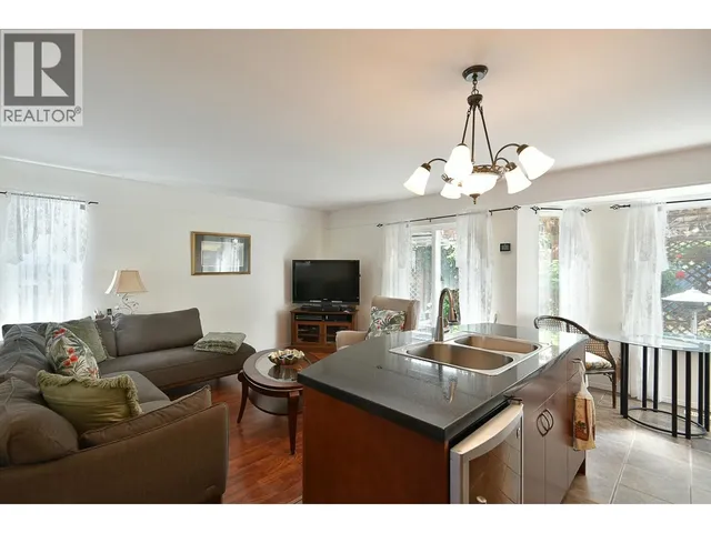 5875 TURNSTONE CRESCENT, Sechelt 2
