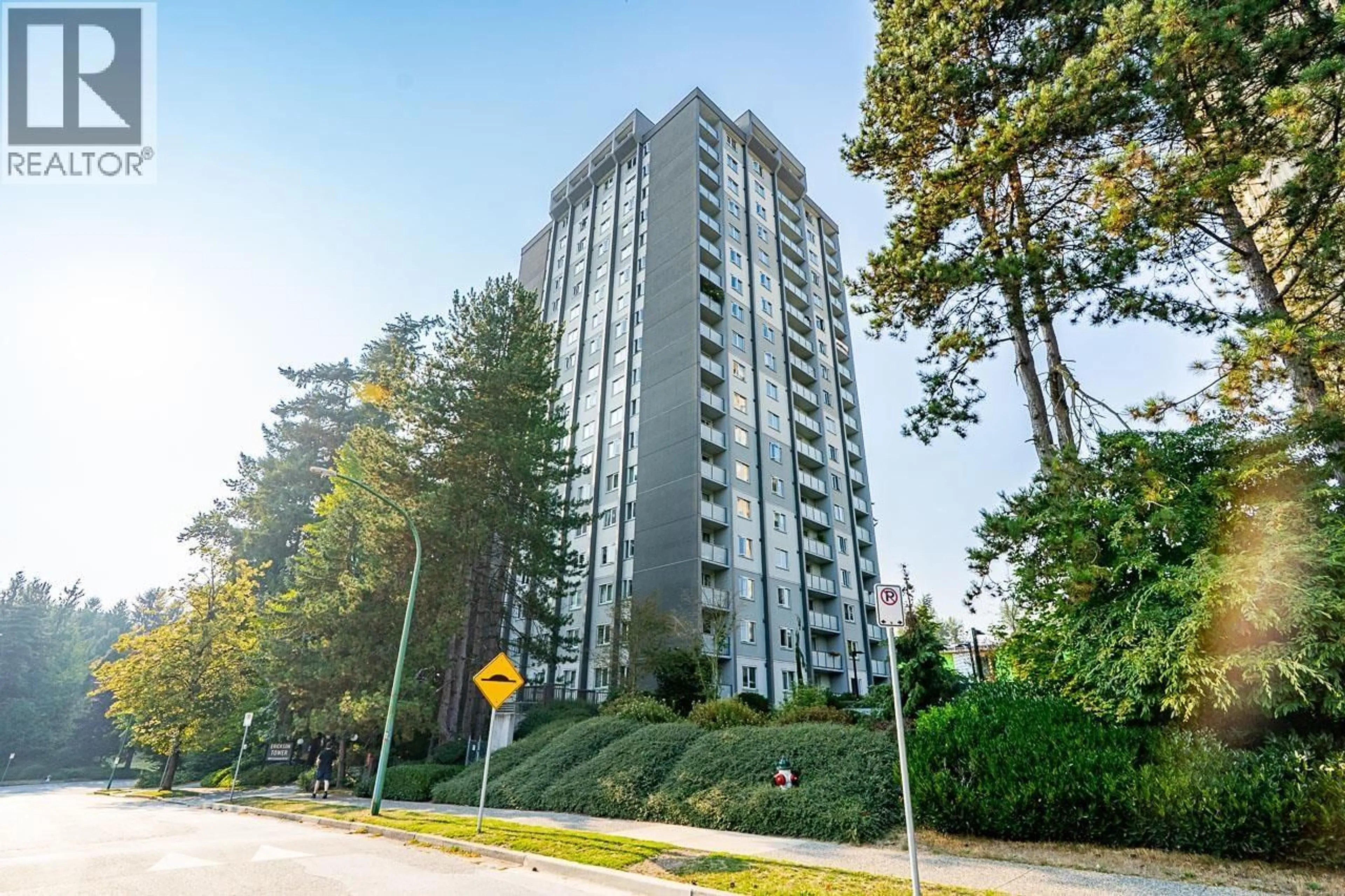 A pic from outside/outdoor area/front of a property/back of a property/a pic from drone, unknown for 704 - 9541 ERICKSON DRIVE, Burnaby British Columbia V3J7N8