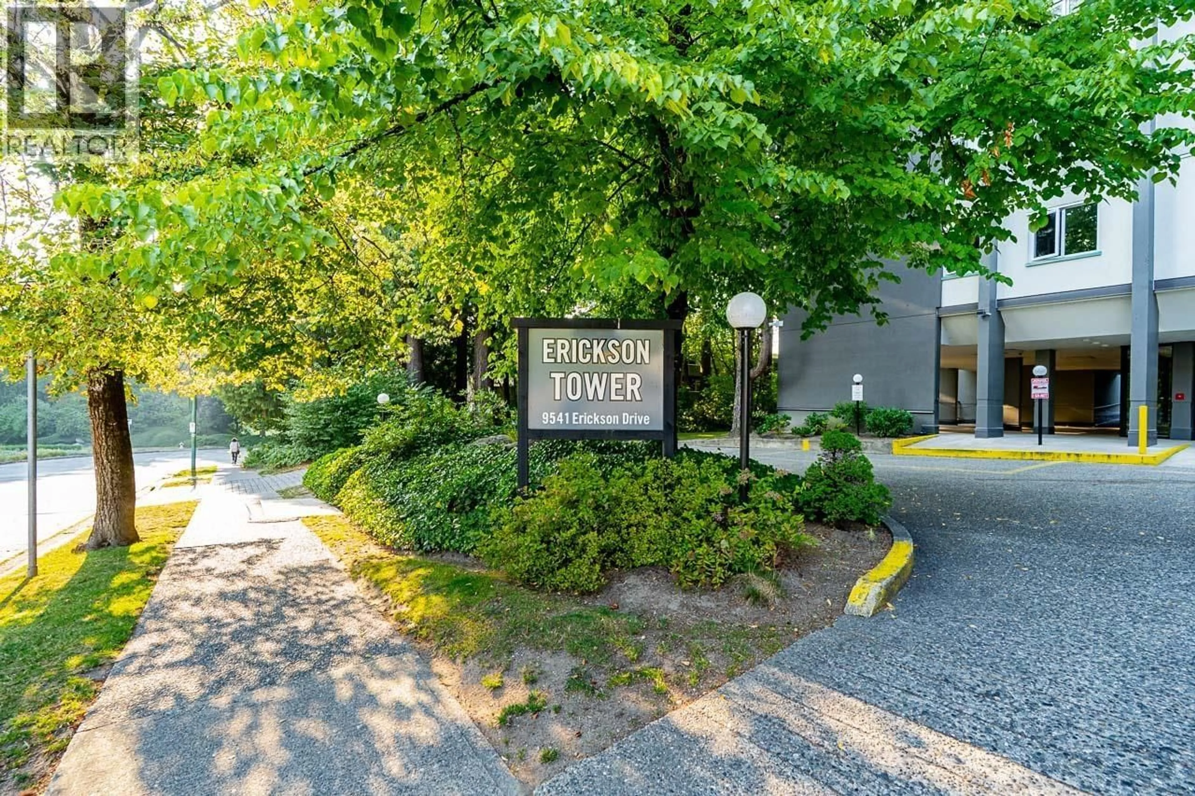 Indoor foyer for 704 - 9541 ERICKSON DRIVE, Burnaby British Columbia V3J7N8