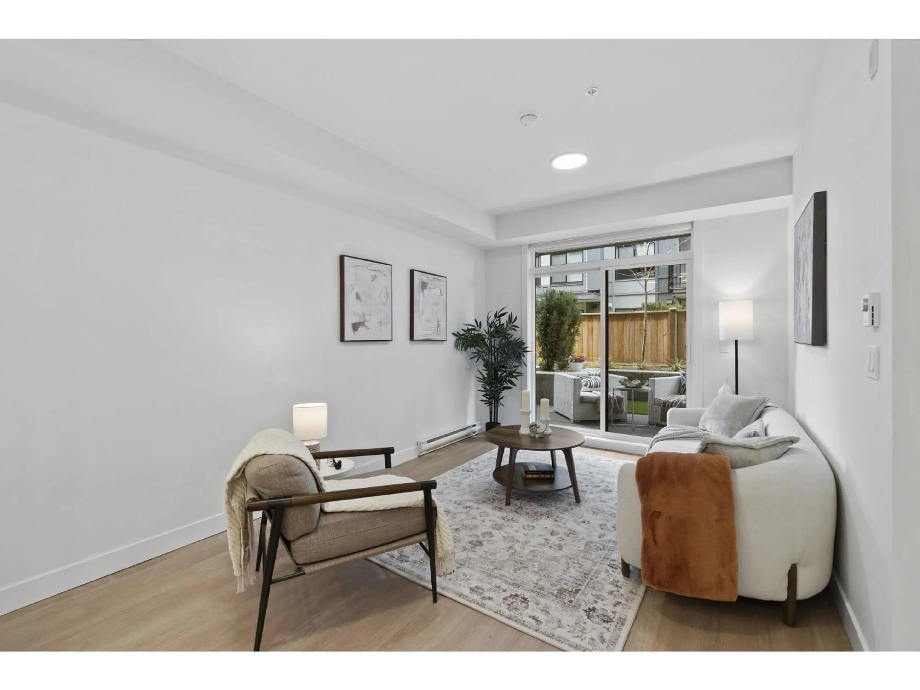 Living room with furniture, unknown for 308 - 33820 SOUTH FRASER WAY, Abbotsford British Columbia V2S2C5