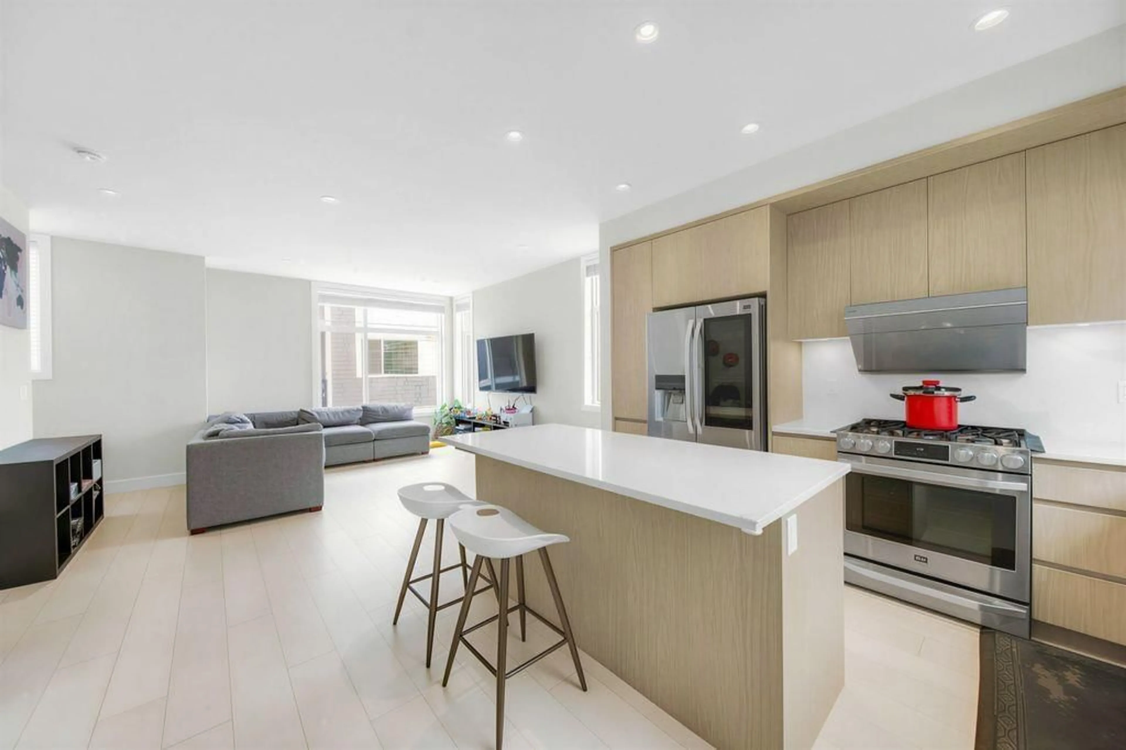 Open concept kitchen, ceramic/tile floor for 14 - 2328 167A STREET, Surrey British Columbia V3Z1H2