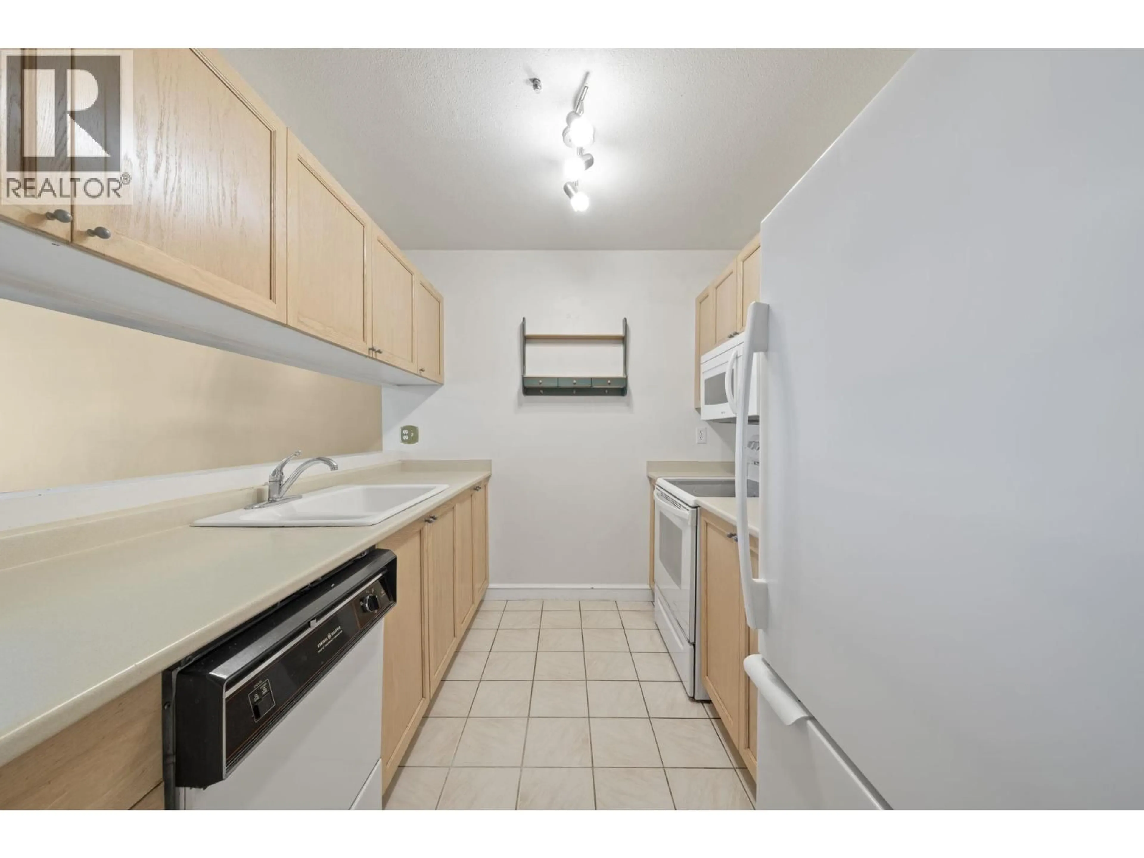 Standard kitchen, unknown for 109 - 8680 LANSDOWNE ROAD, Richmond British Columbia V6X1B9
