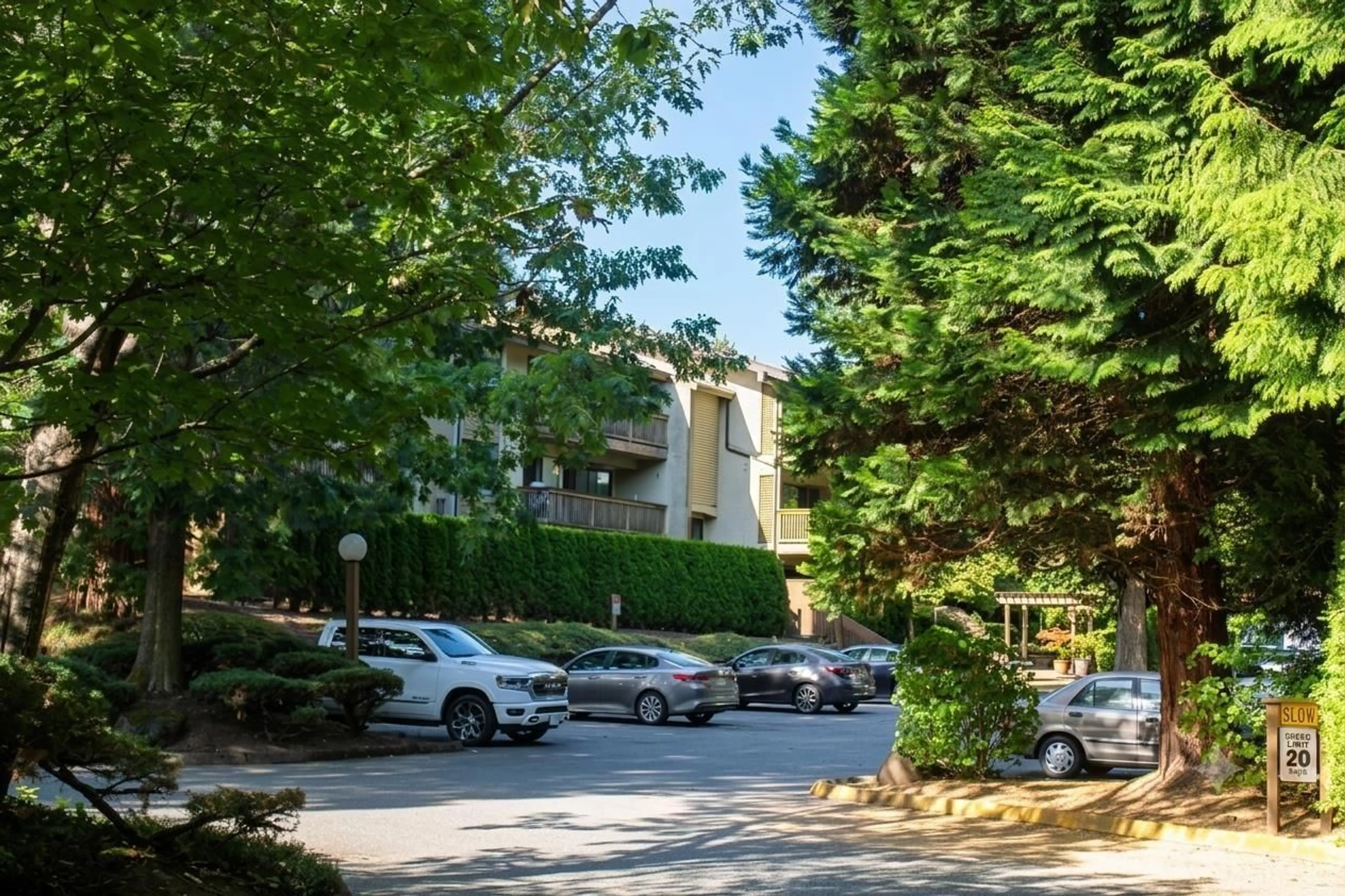 Unknown for 102 - 10061 150 STREET, Surrey British Columbia V3R4A7