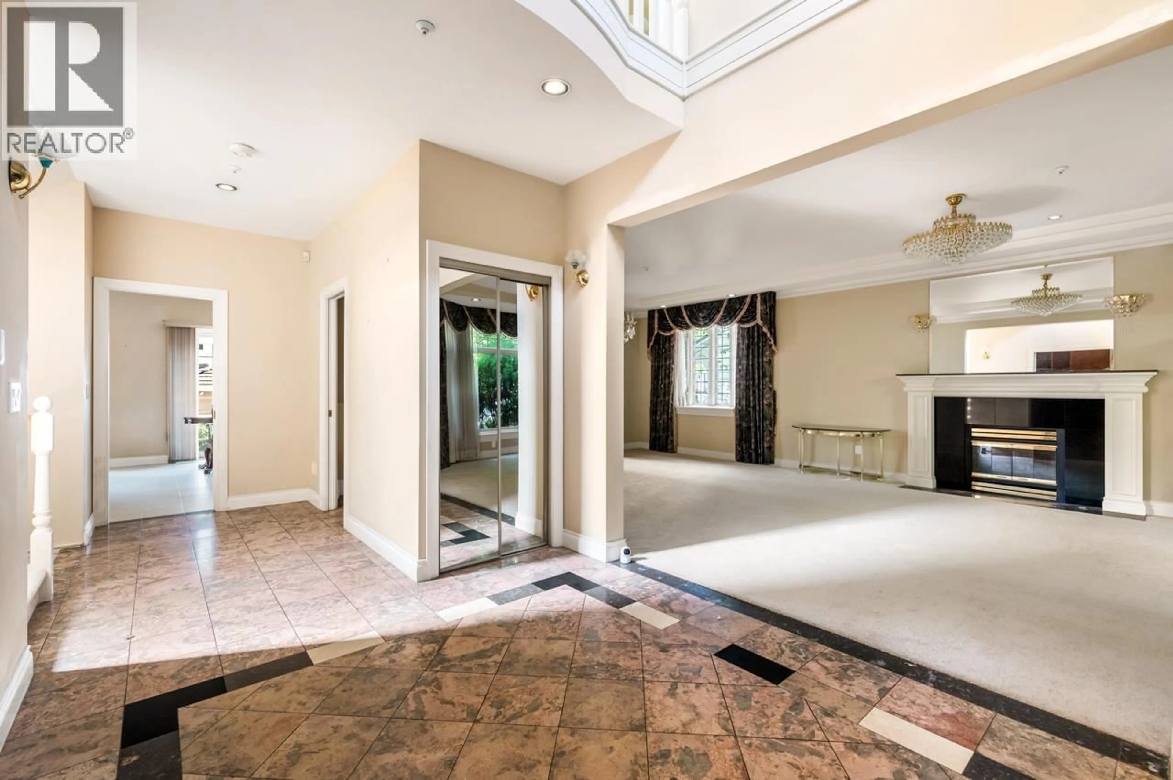 Indoor foyer for 1456 47TH AVENUE, Vancouver British Columbia V6M2M1