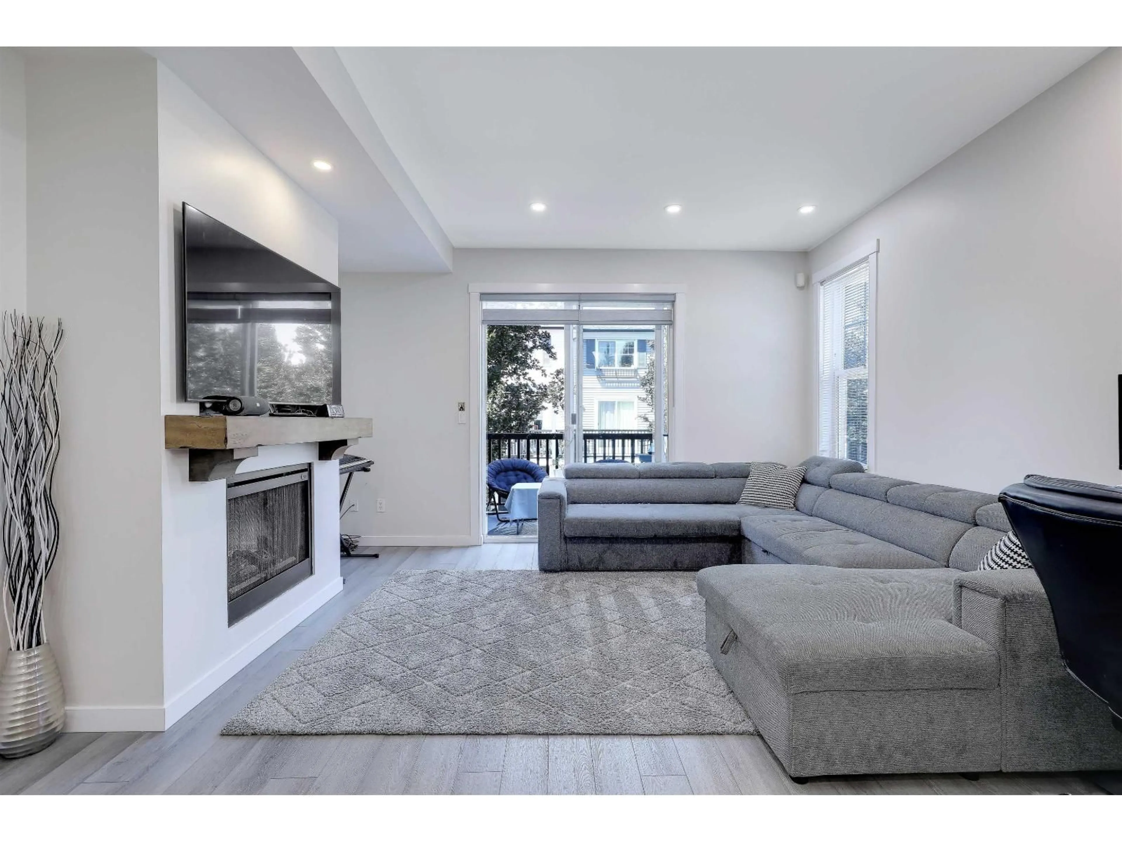 Living room with furniture, unknown for 81 - 7233 189 STREET, Surrey British Columbia V4N5Y8