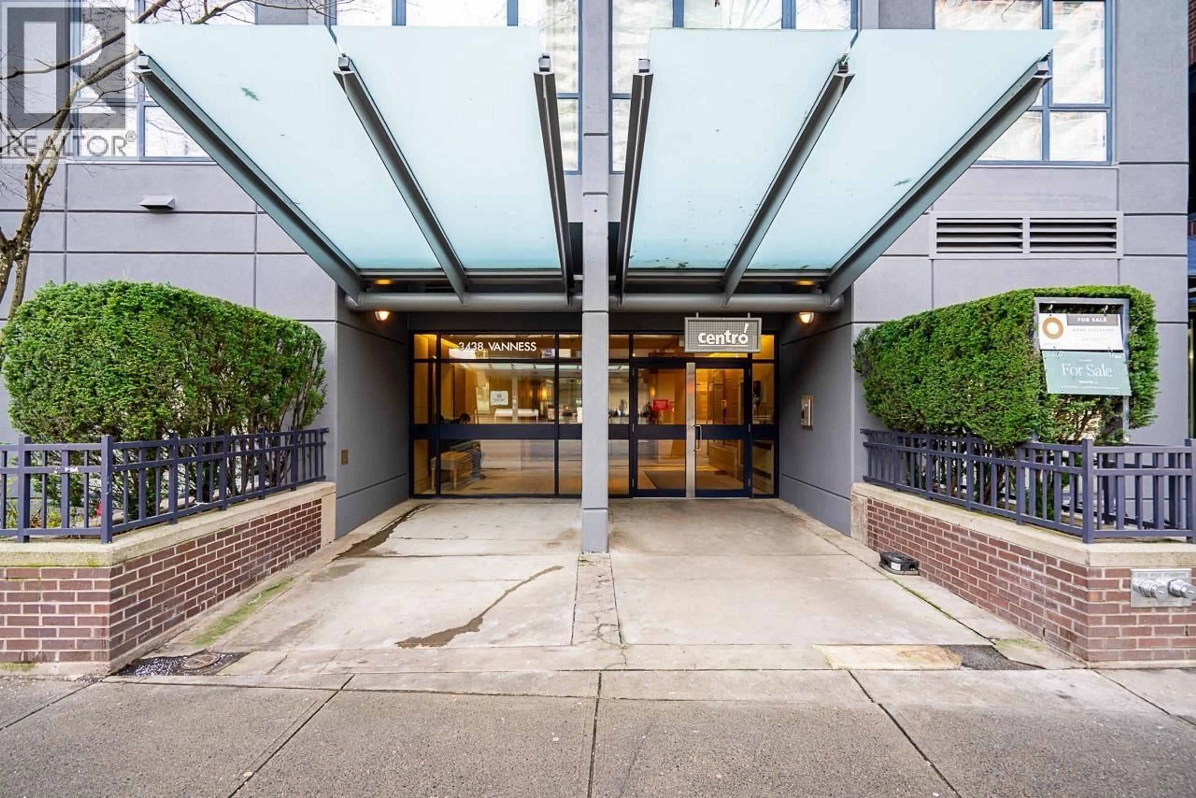 Indoor foyer for 906 - 3438 VANNESS AVENUE, Vancouver British Columbia V5R6E7
