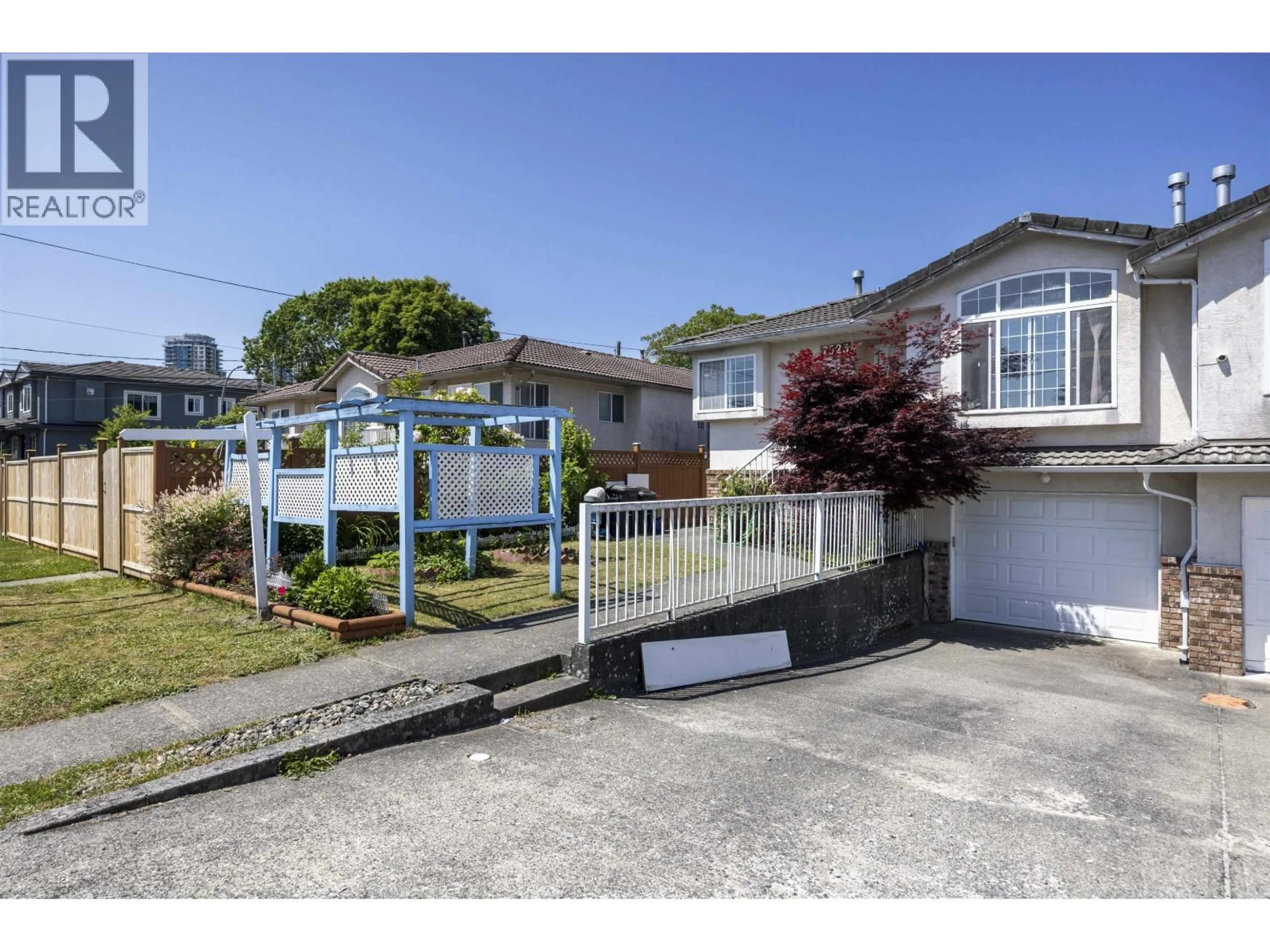 A pic from outside/outdoor area/front of a property/back of a property/a pic from drone, street for 7523 17TH AVENUE, Burnaby British Columbia V3N1L6