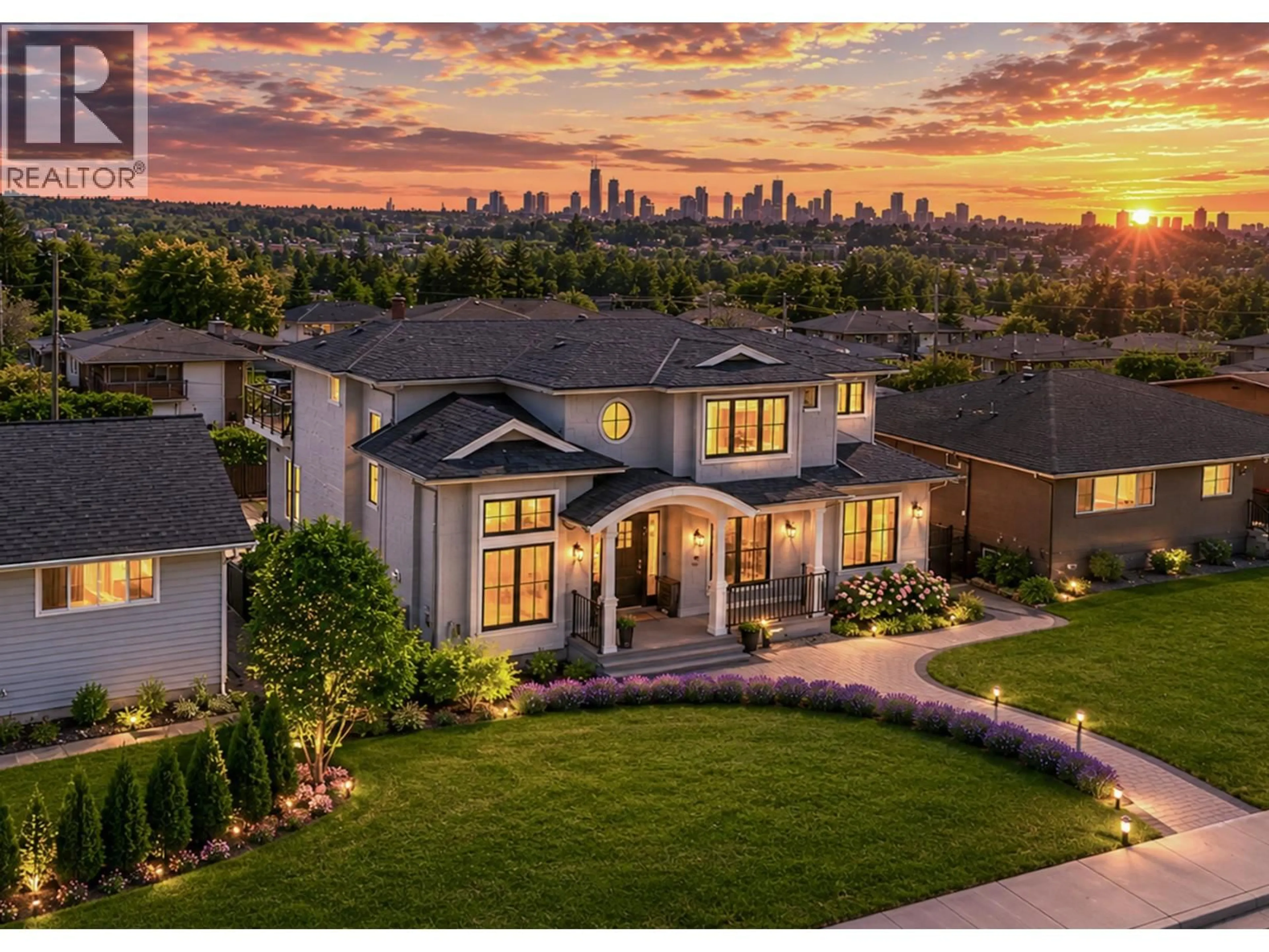 A pic from outside/outdoor area/front of a property/back of a property/a pic from drone, mountain view for 6860 HYCREST DRIVE, Burnaby British Columbia V5B2X2