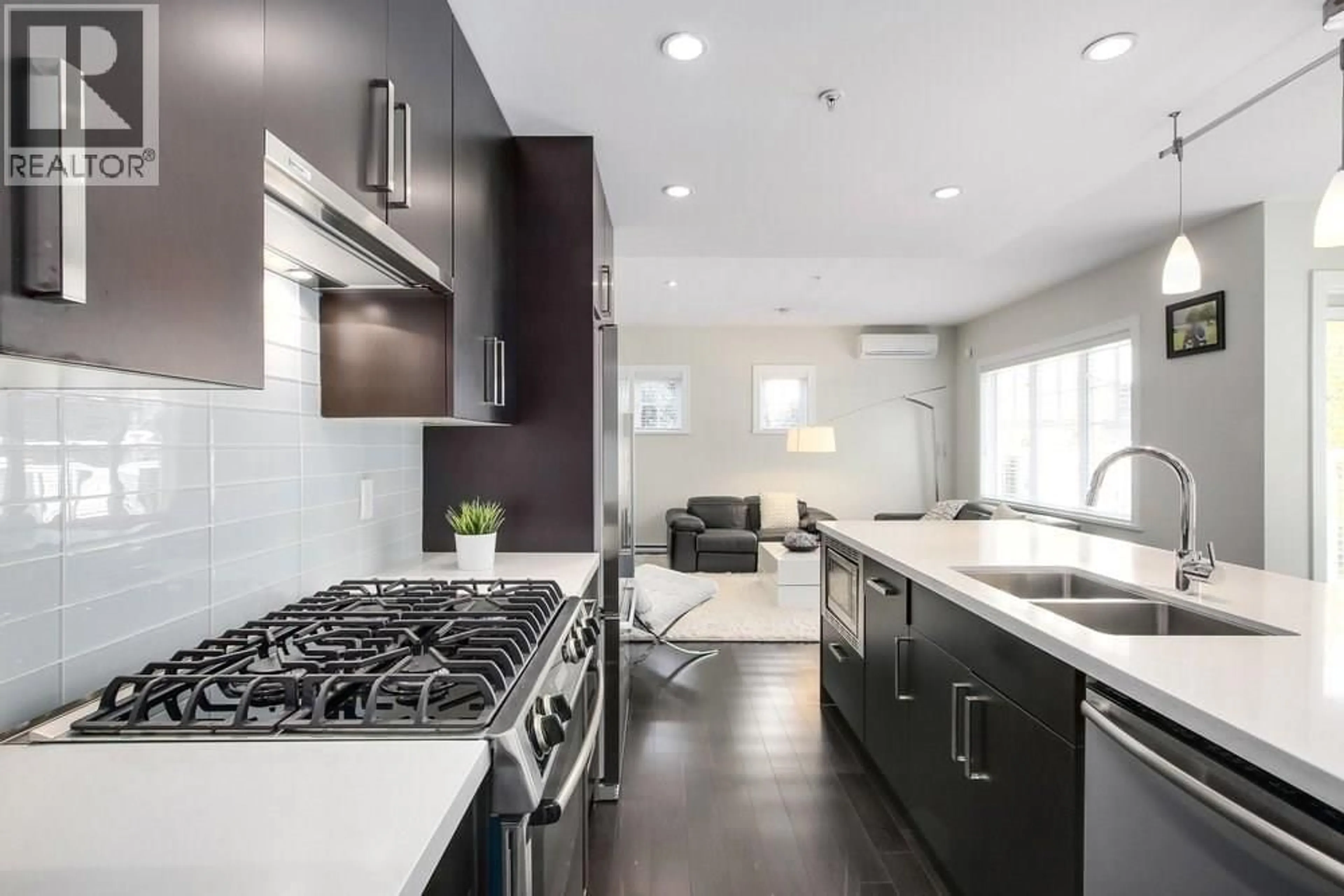 Contemporary kitchen, ceramic/tile floor for 1493 TILNEY MEWS, Vancouver British Columbia V6P0B1