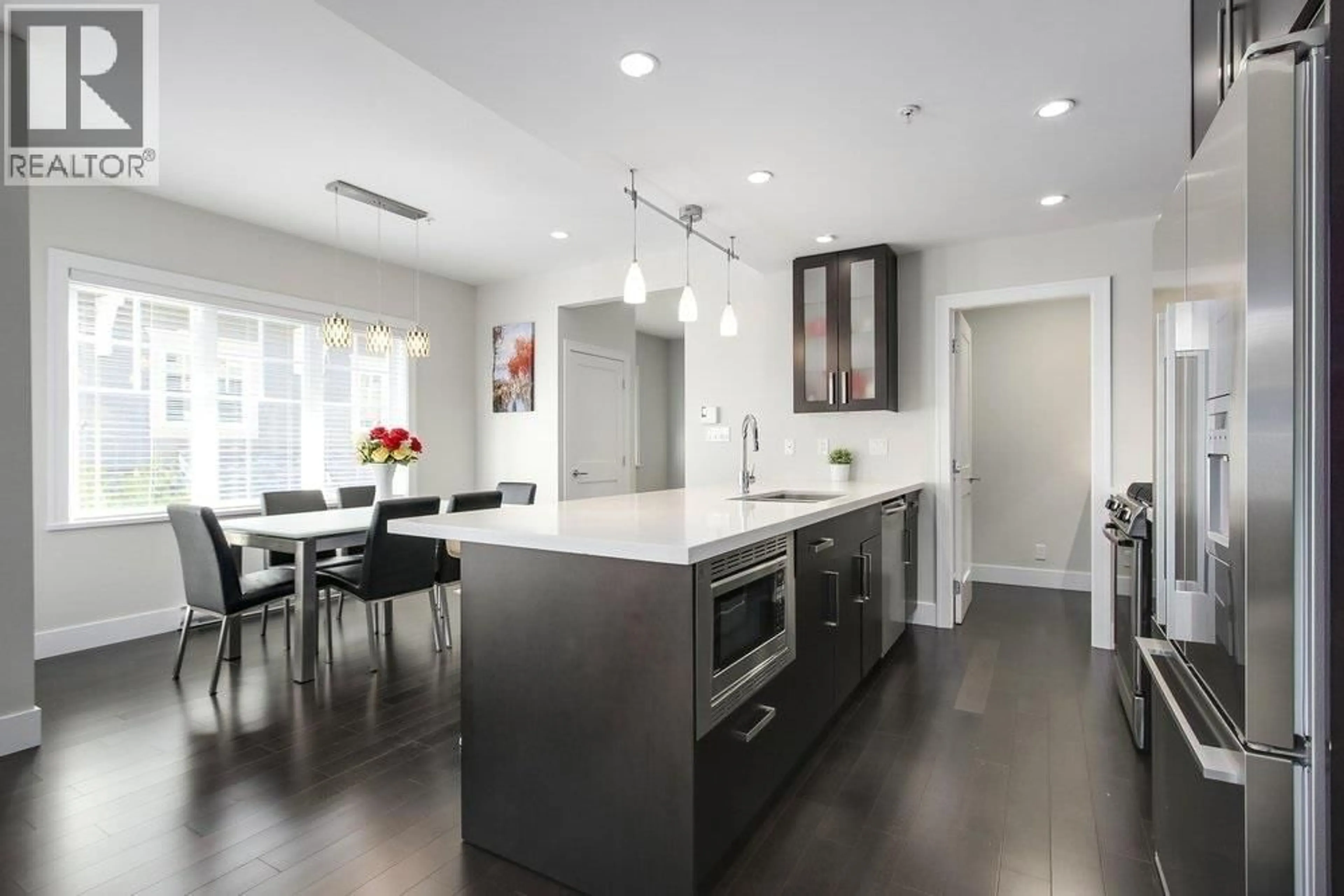 Contemporary kitchen, unknown for 1493 TILNEY MEWS, Vancouver British Columbia V6P0B1
