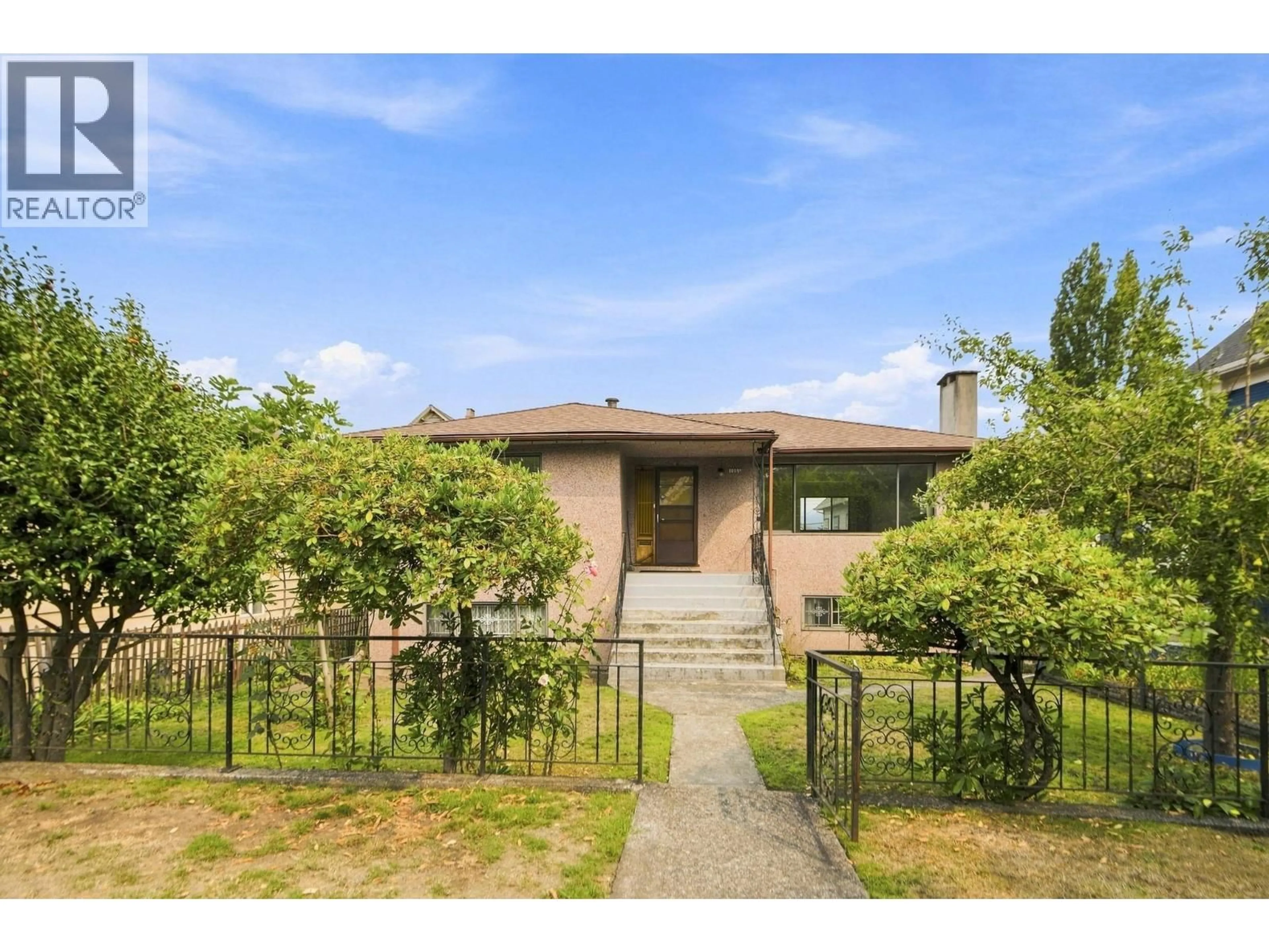 A pic from outside/outdoor area/front of a property/back of a property/a pic from drone, street for 1955 TURNER STREET, Vancouver British Columbia V5L1Z9