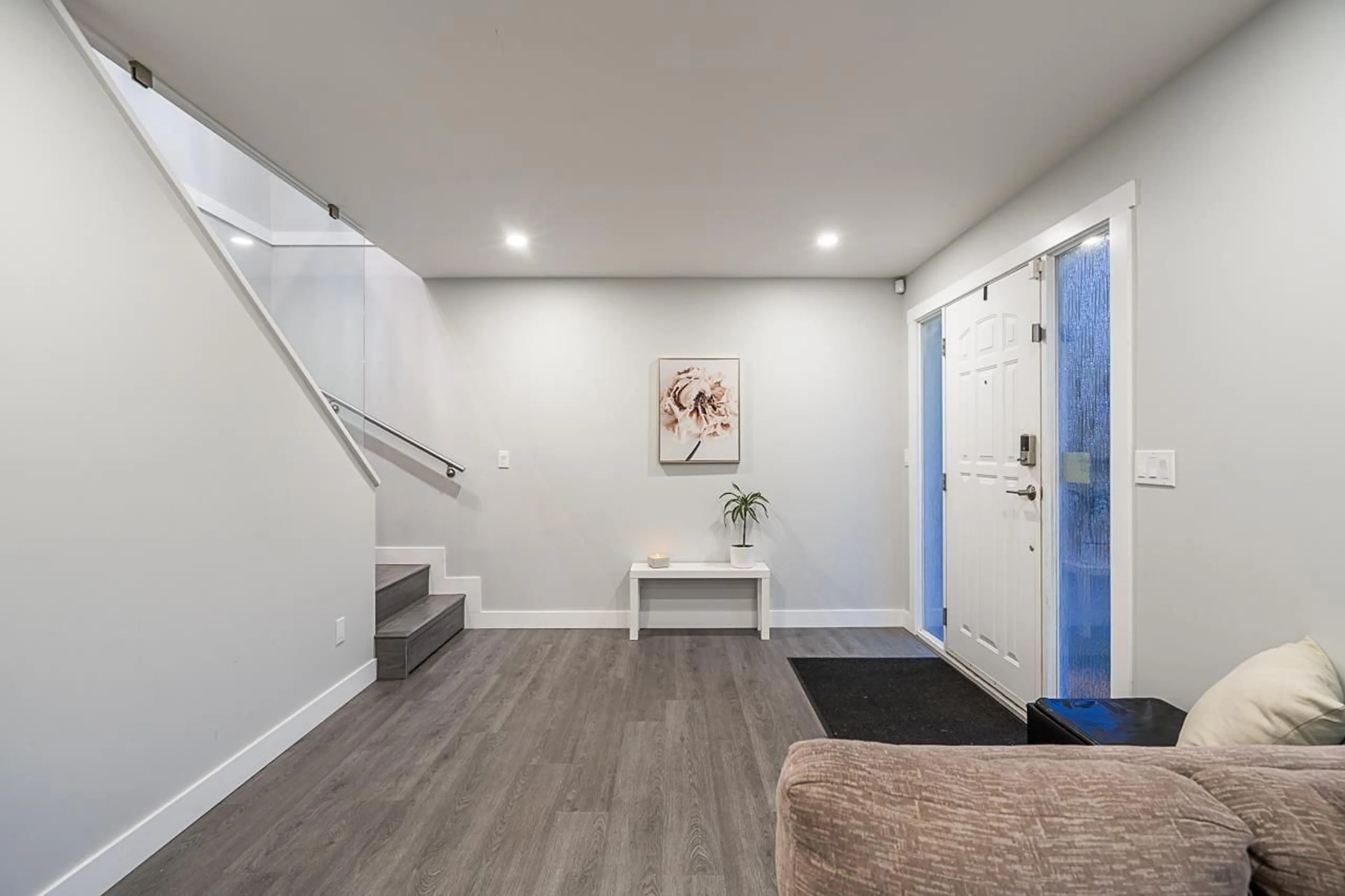 Indoor entryway for 27527 31A AVENUE, Langley British Columbia V4W3L2