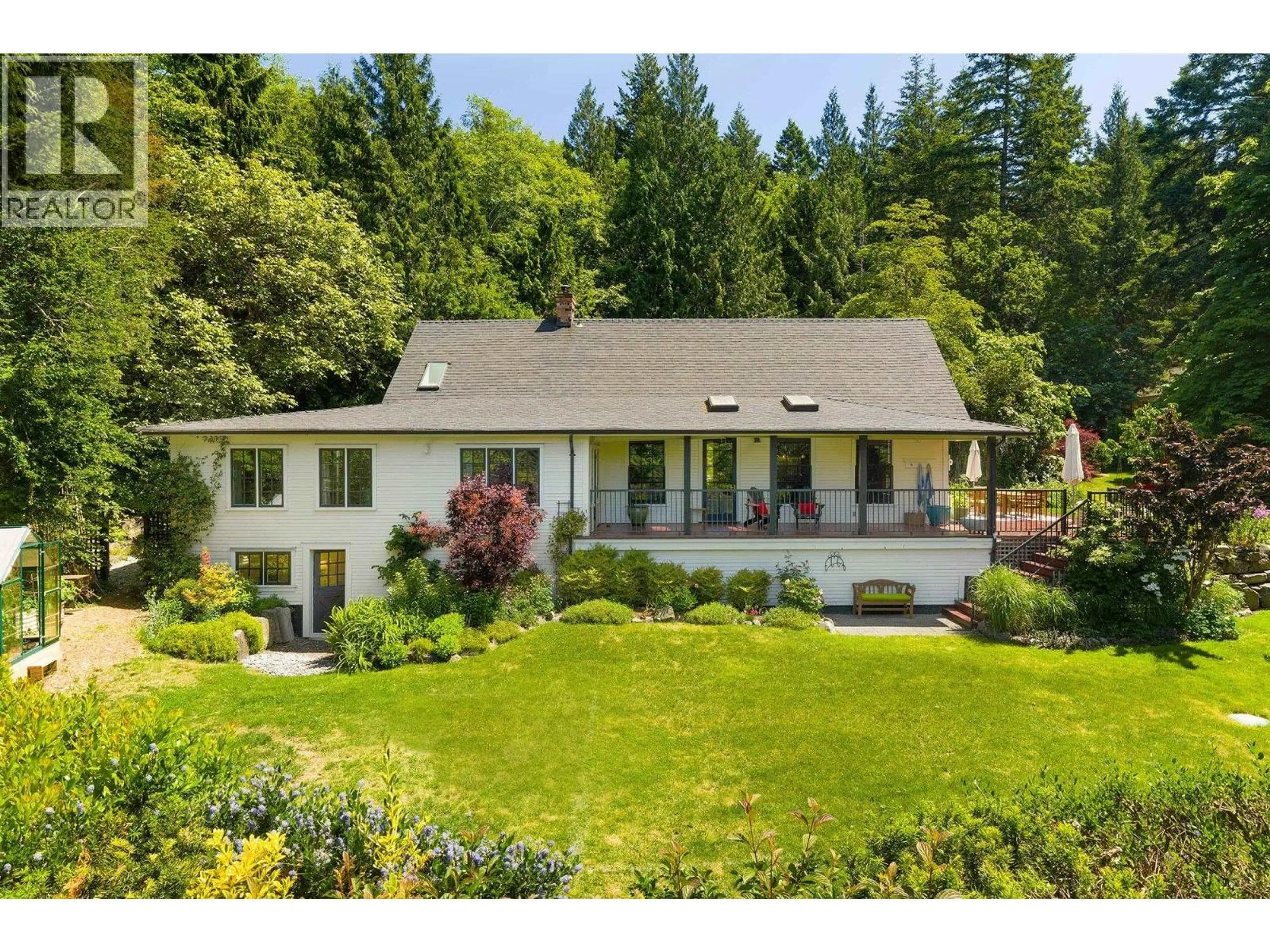 A pic from outside/outdoor area/front of a property/back of a property/a pic from drone, unknown for 822 CAPTAINS WAY, Bowen Island British Columbia V0N1G2