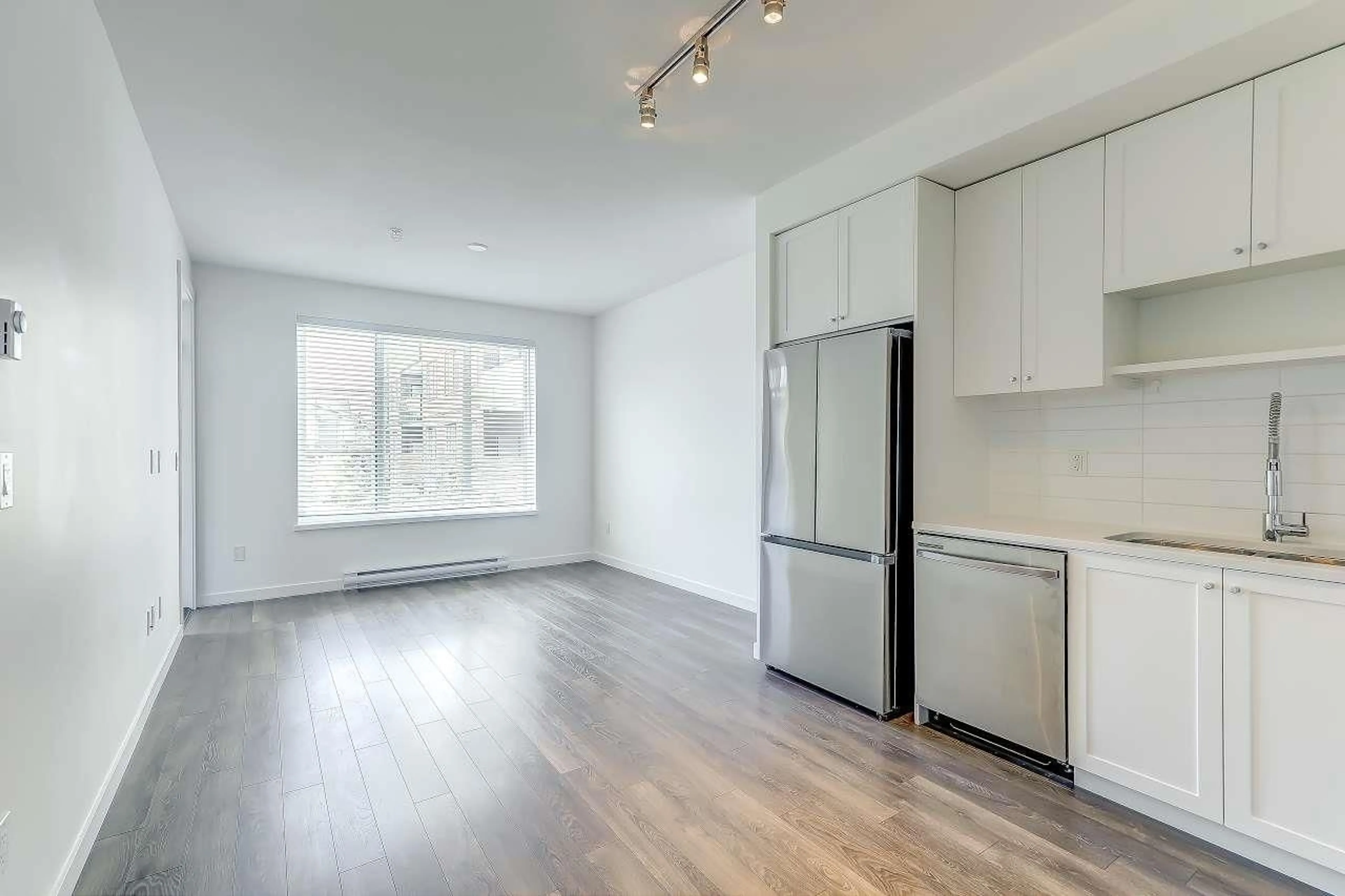 A pic of a room for 215 - 15825 85 AVENUE, Surrey British Columbia V4N6W9