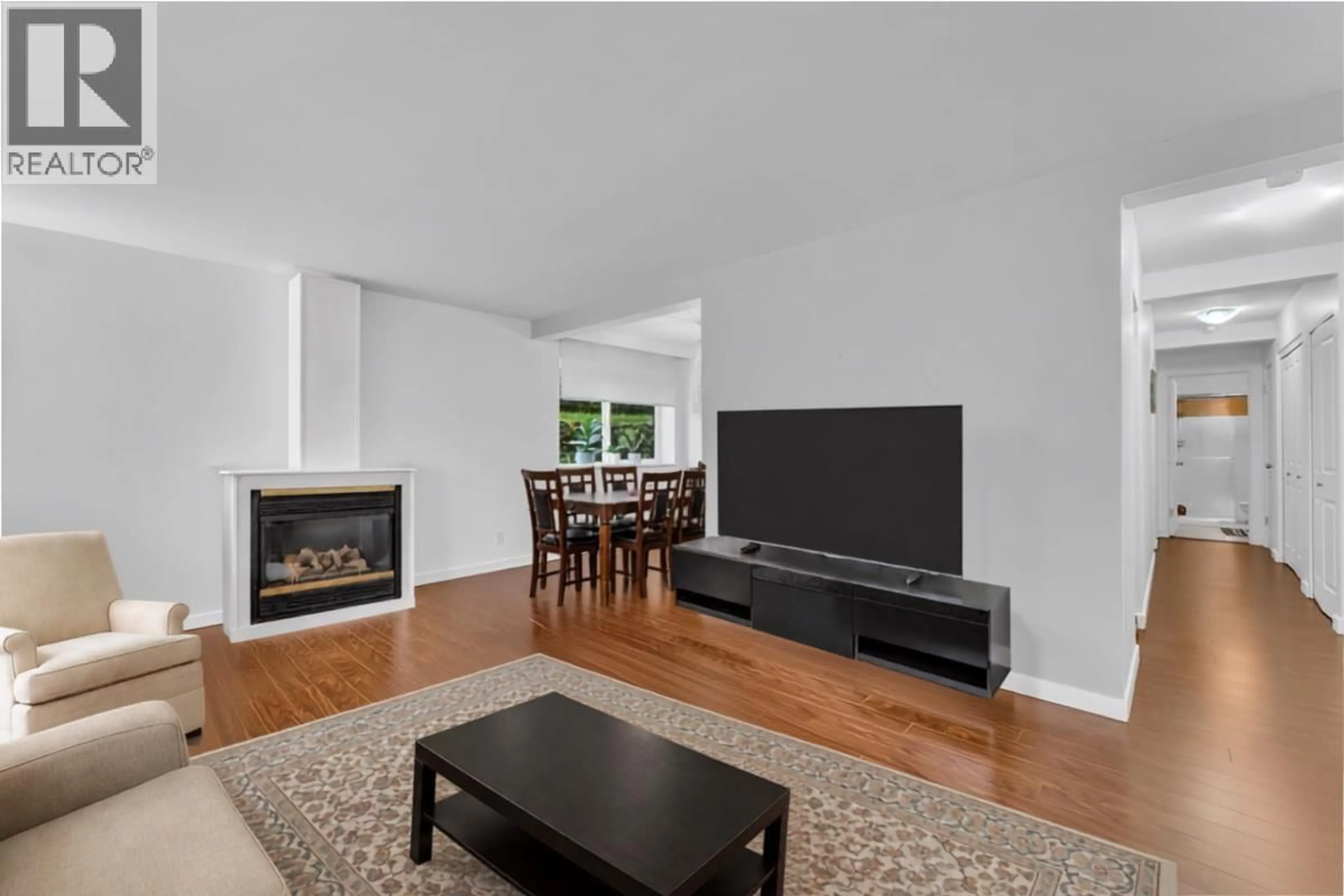 Living room with furniture, unknown for 1 - 1420 CHESTERFIELD AVENUE, North Vancouver British Columbia V7M2N4