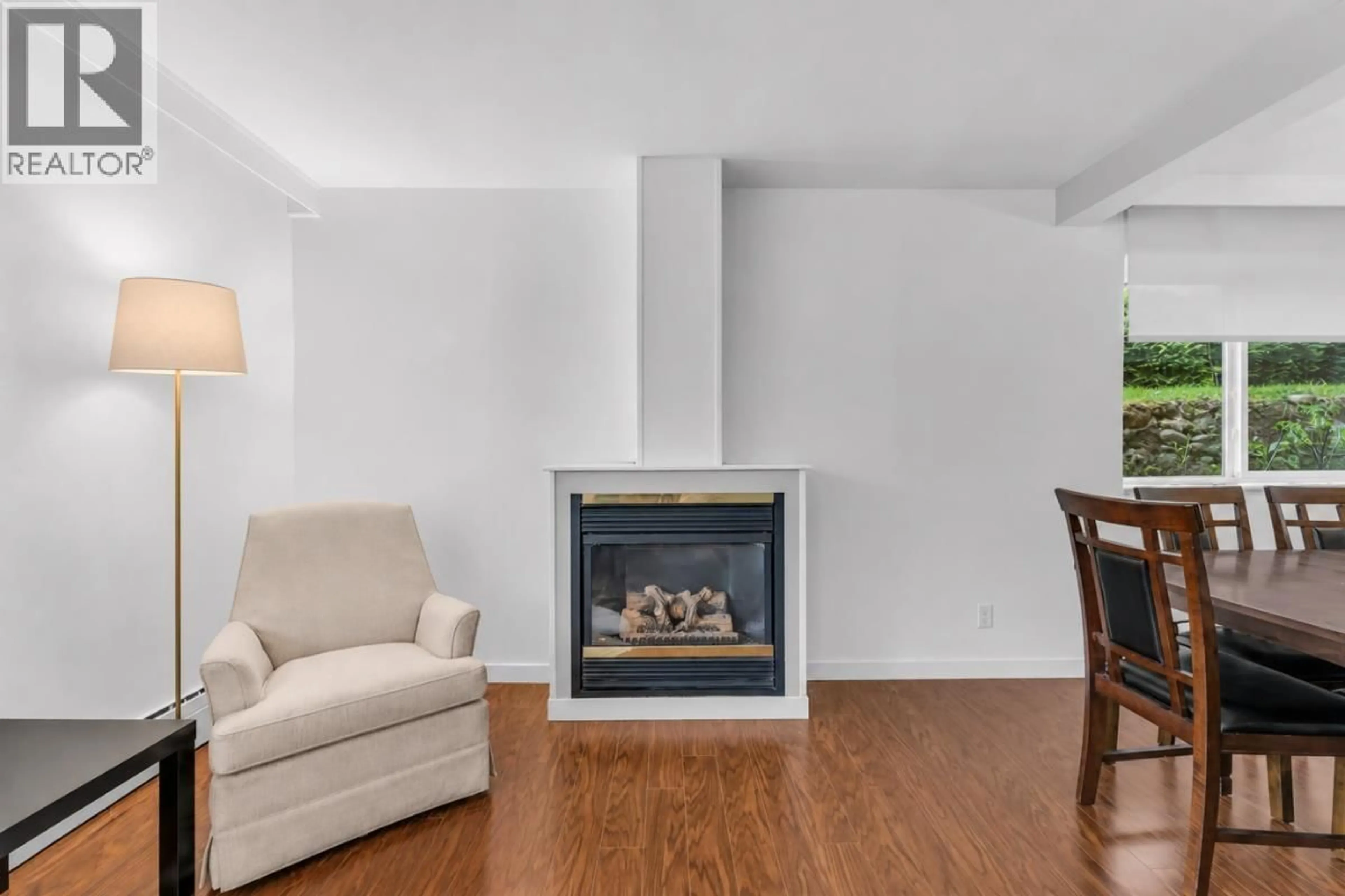 Living room with furniture, unknown for 1 - 1420 CHESTERFIELD AVENUE, North Vancouver British Columbia V7M2N4