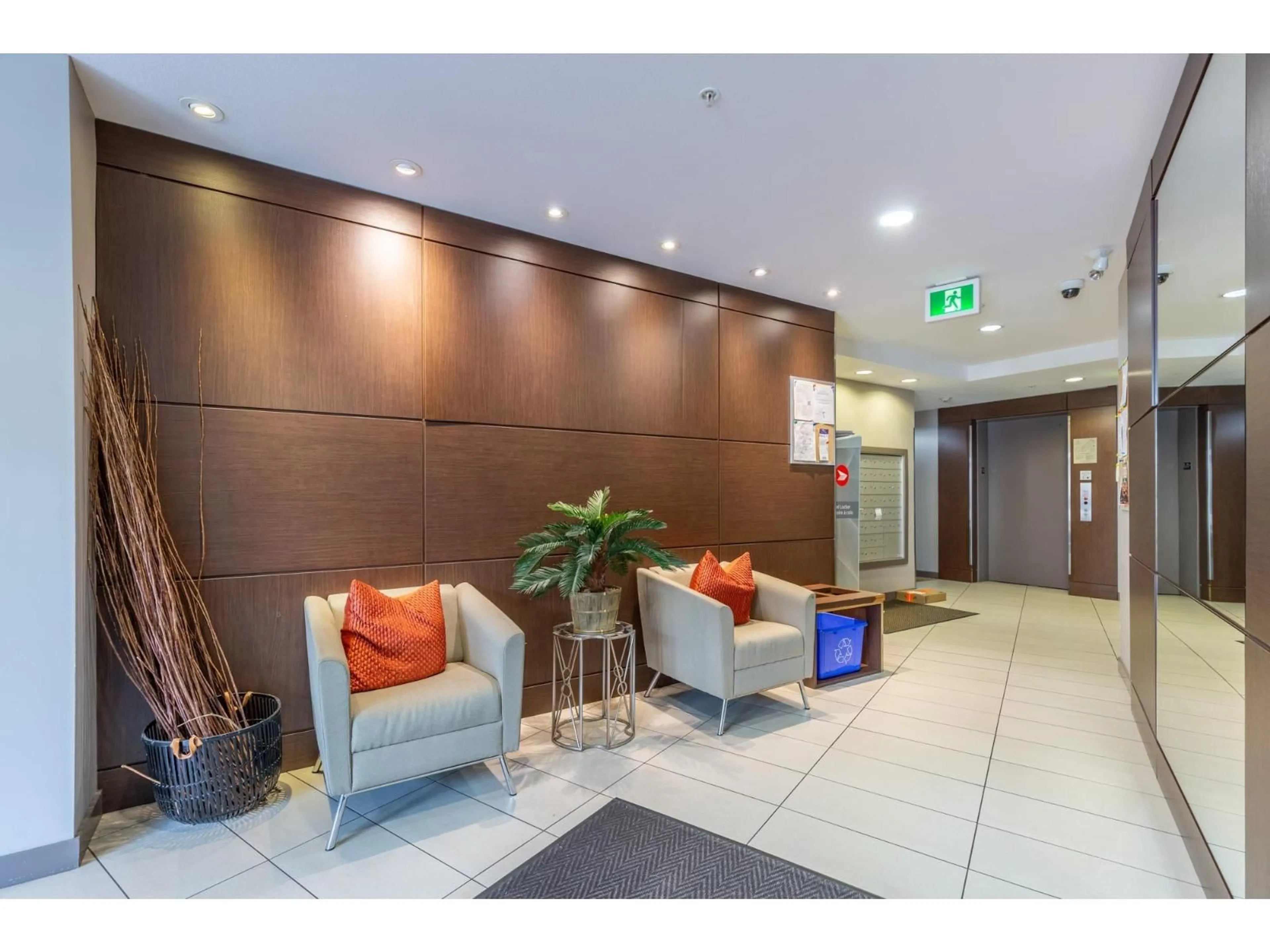 Indoor foyer for 307 - 6480 194 STREET, Surrey British Columbia V4N6J9