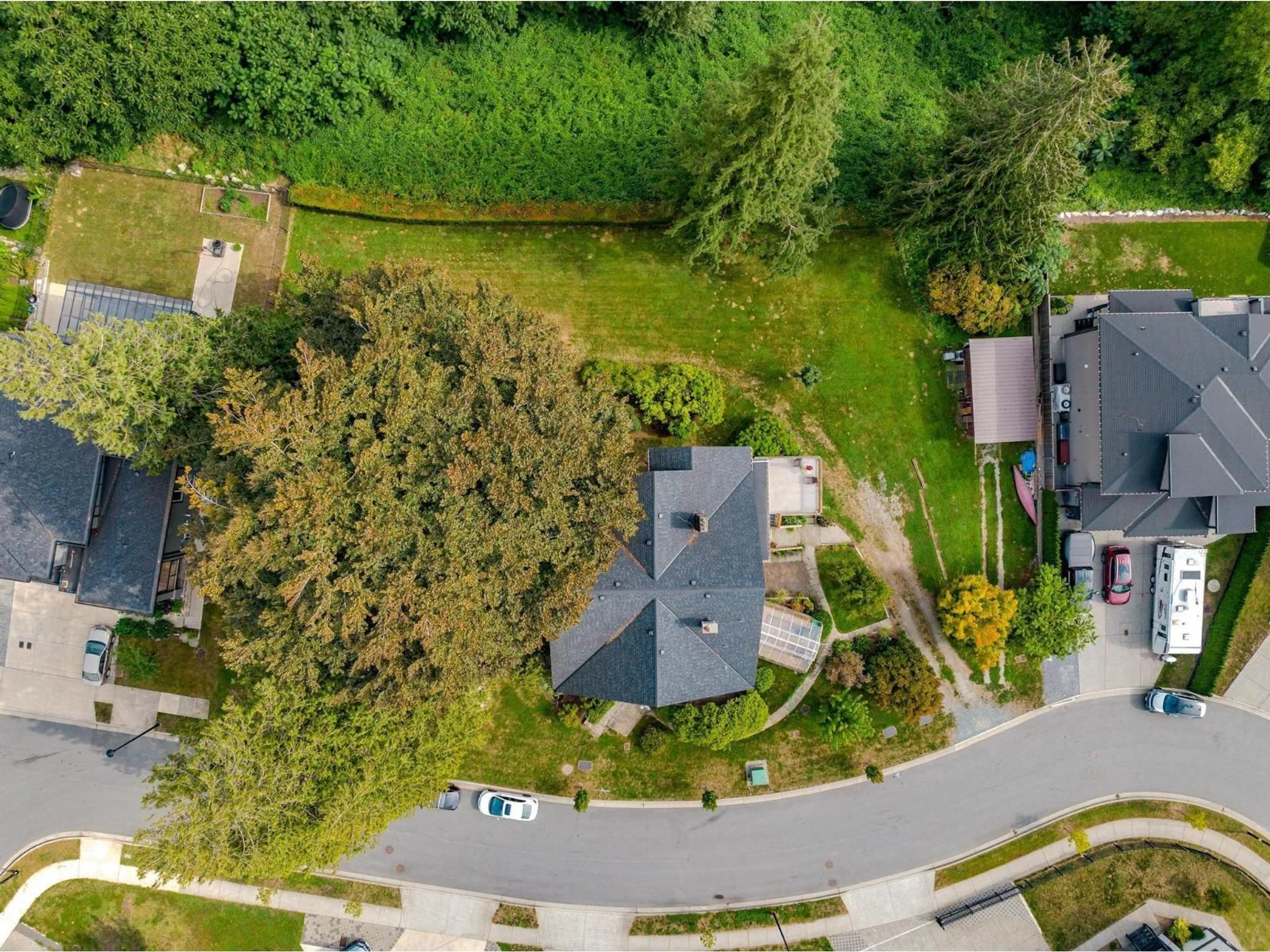 A pic from outside/outdoor area/front of a property/back of a property/a pic from drone, street for 35280 EWERT AVENUE, Mission British Columbia V2V0G3