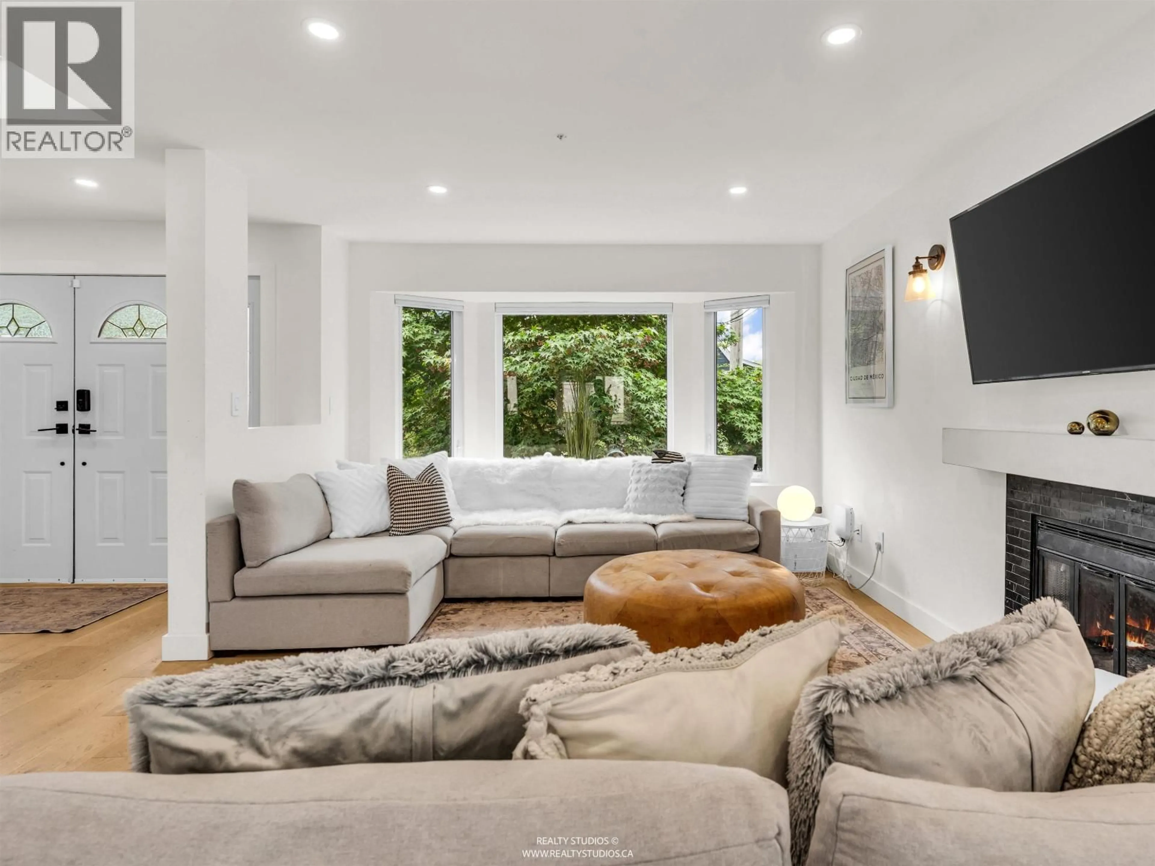 Living room with furniture, unknown for 4588 JAMES STREET, Vancouver British Columbia V5V3J3