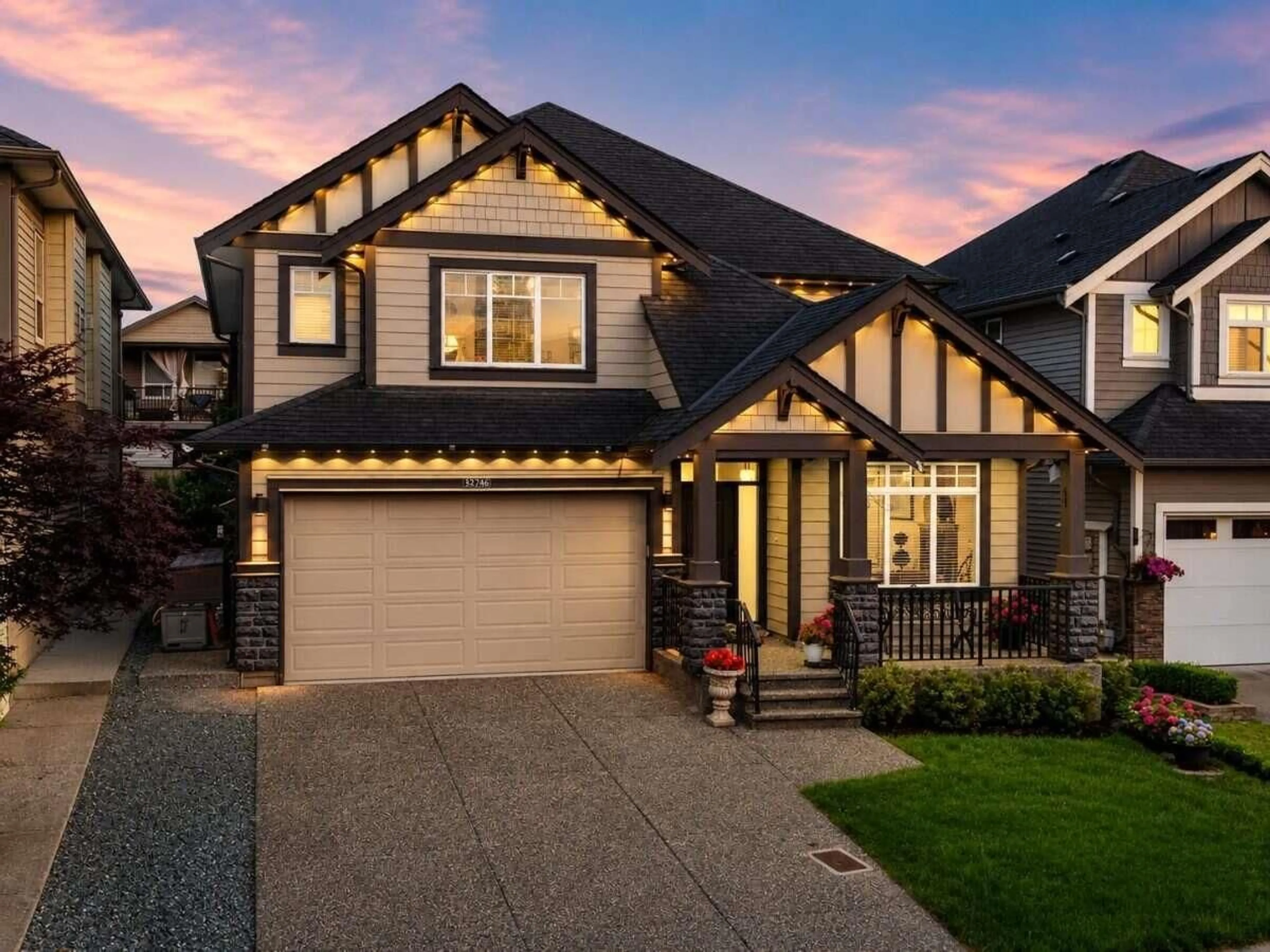 Home with vinyl exterior material, street for 32746 LISSIMORE AVENUE, Mission British Columbia V2V7P5
