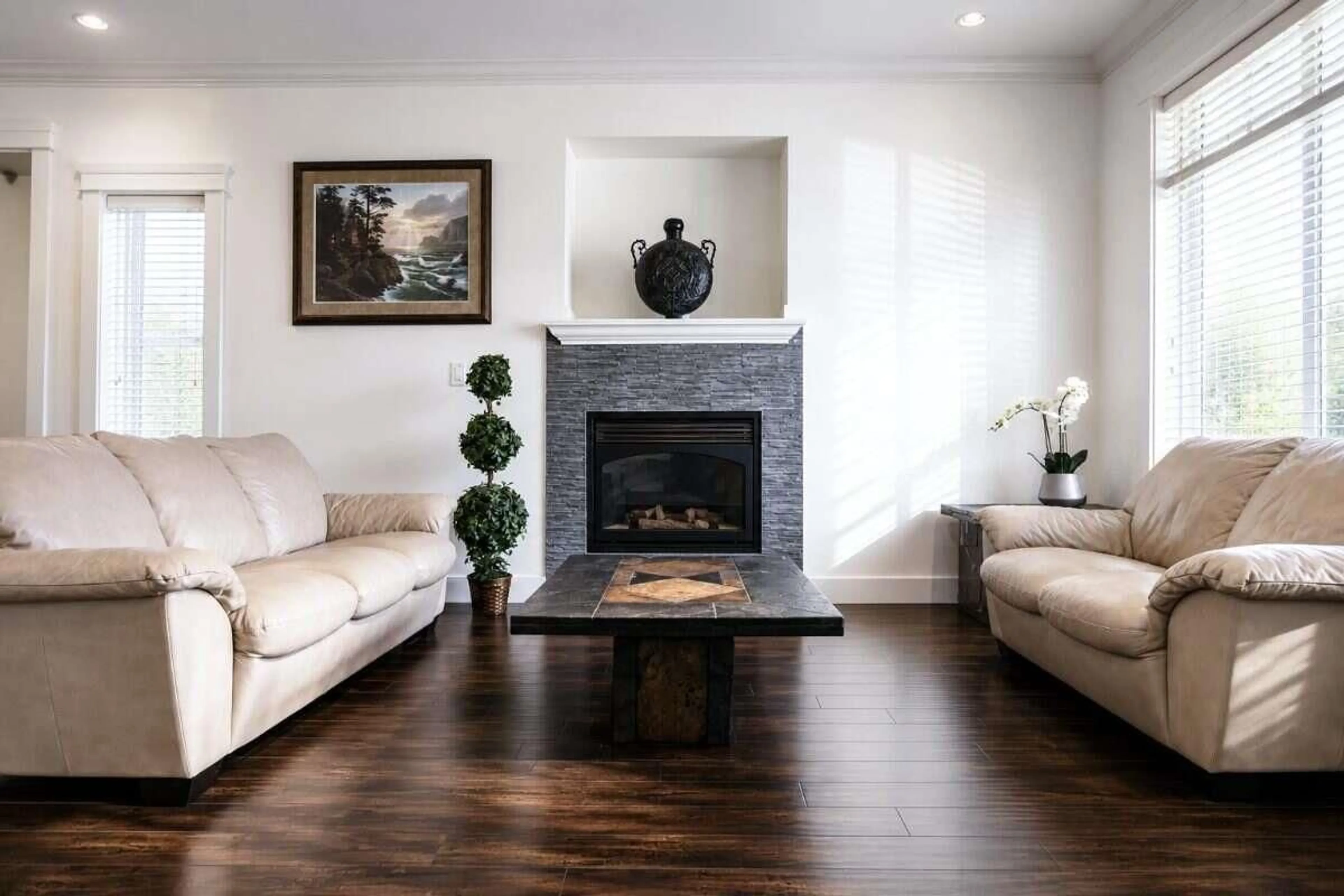 Living room with furniture, wood/laminate floor for 32746 LISSIMORE AVENUE, Mission British Columbia V2V7P5
