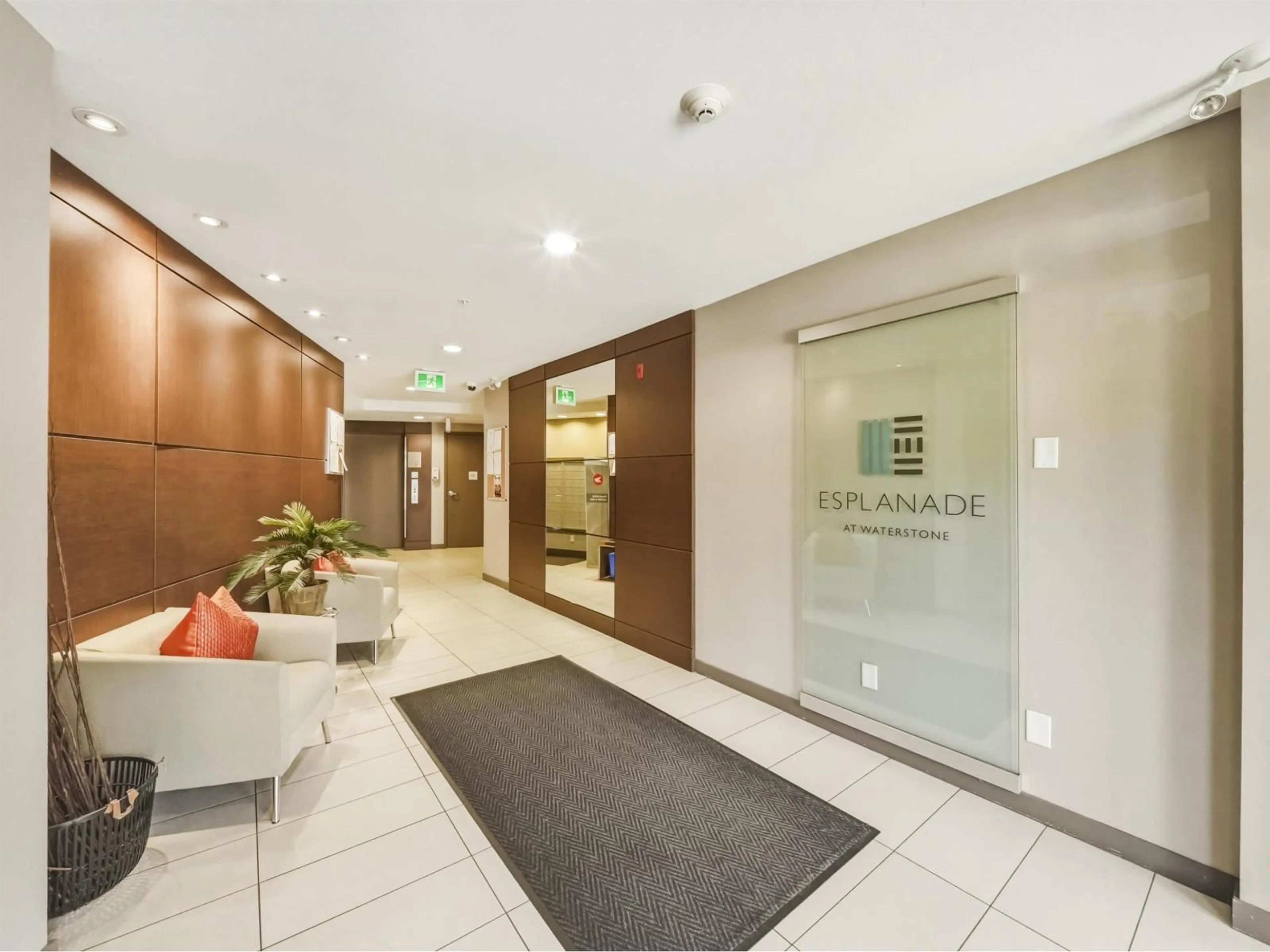 Indoor foyer for 319 - 6480 194 STREET, Surrey British Columbia V4N6J9