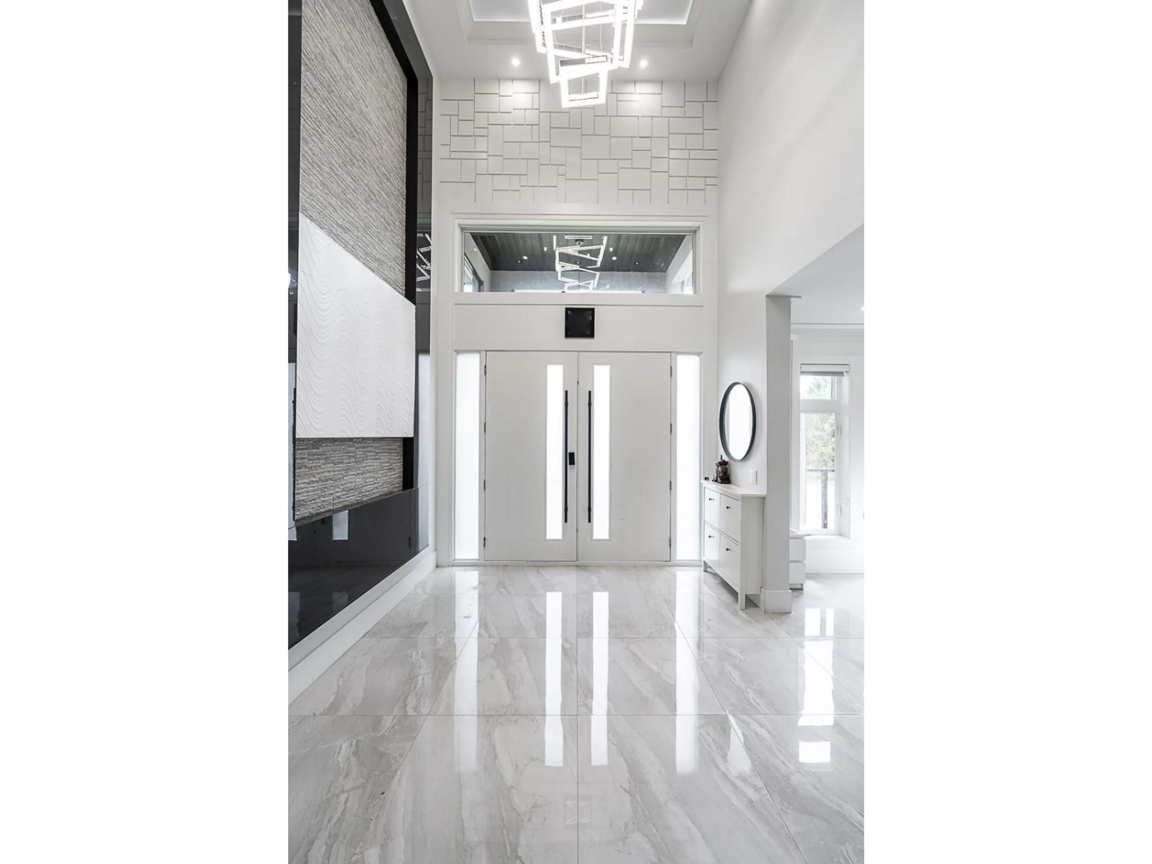 Indoor foyer for 9417 132A STREET, Surrey British Columbia V3V6W3