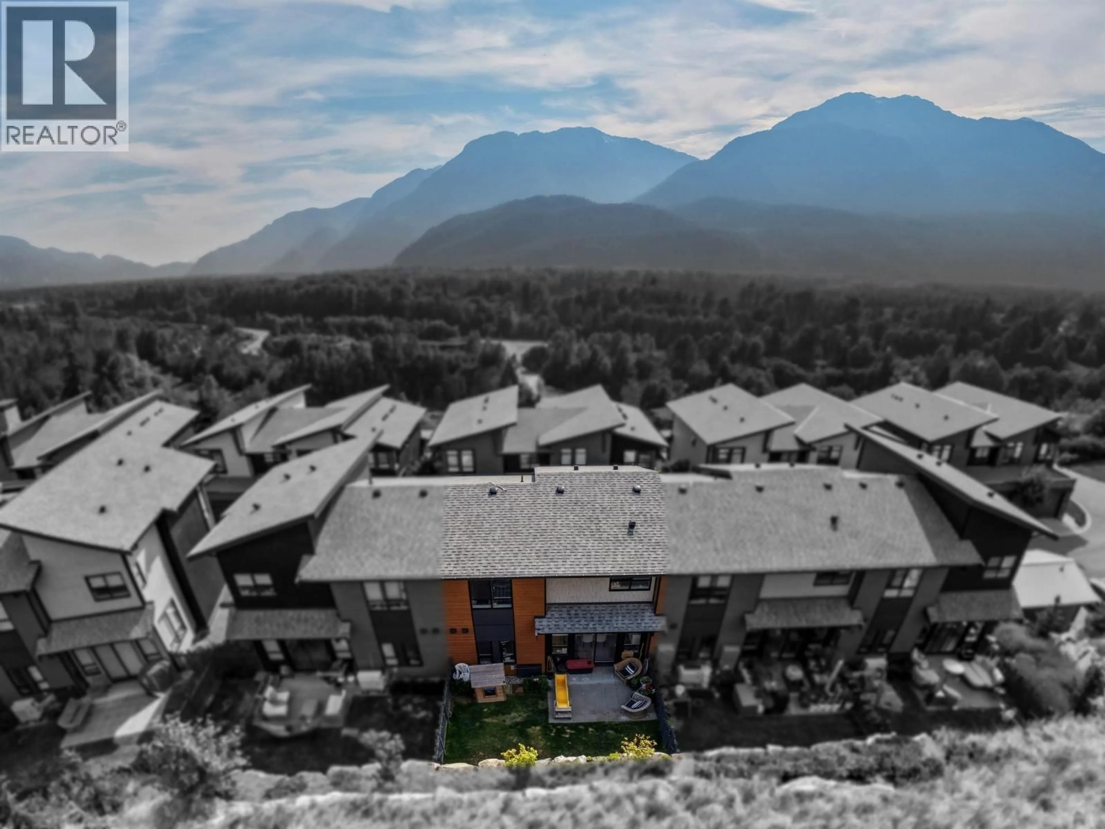 A pic from outside/outdoor area/front of a property/back of a property/a pic from drone, mountain view for 41328 HIGHLINE PLACE, Squamish British Columbia V8B1C2