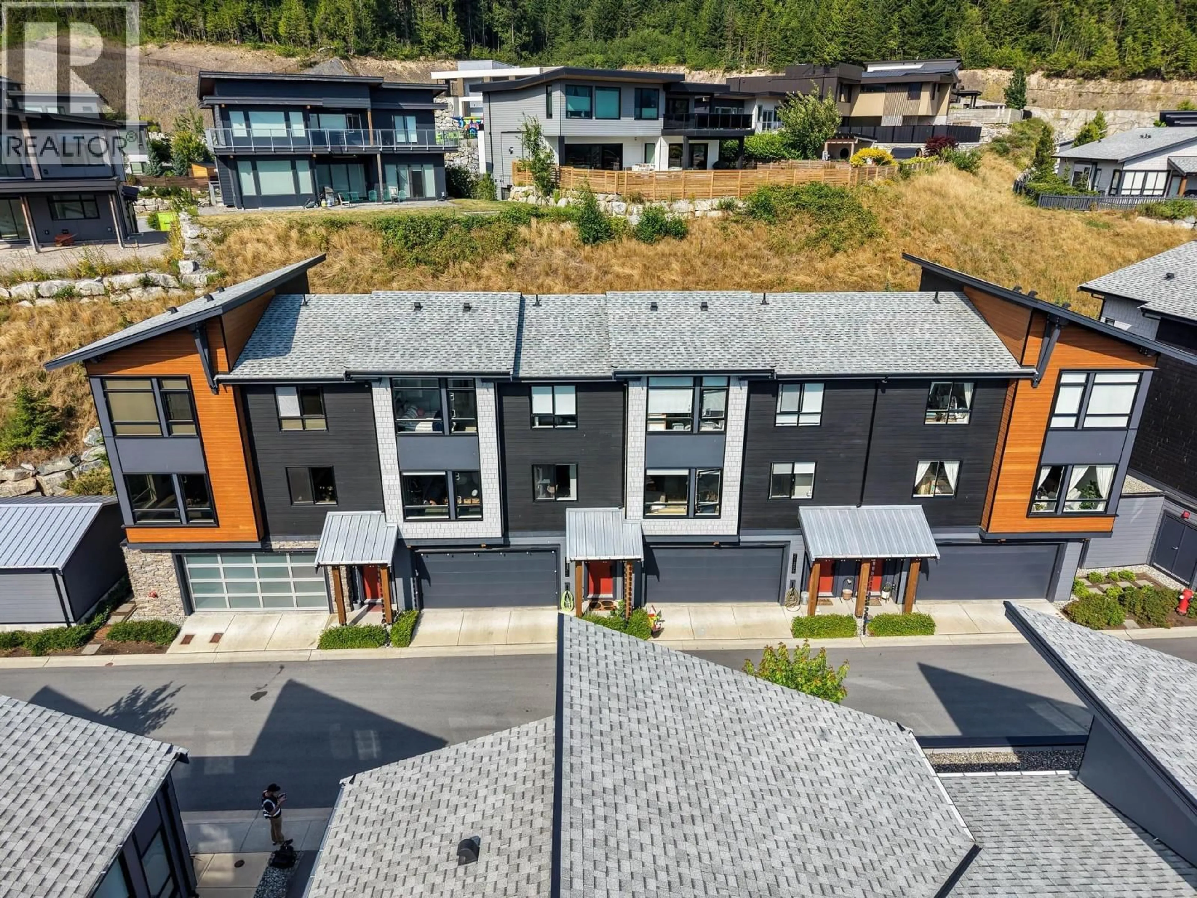 A pic from outside/outdoor area/front of a property/back of a property/a pic from drone, mountain view for 41328 HIGHLINE PLACE, Squamish British Columbia V8B1C2