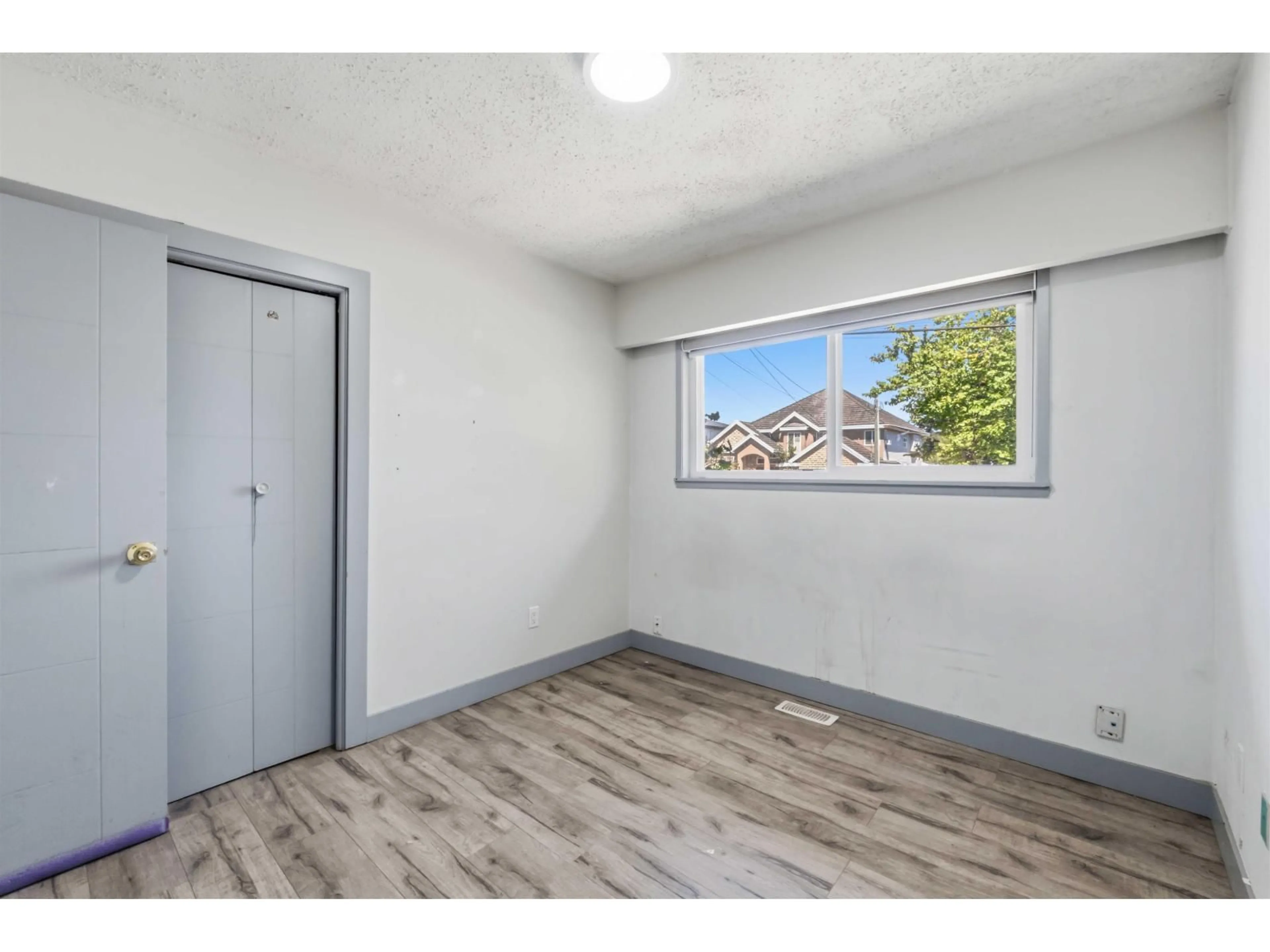 A pic of a room for 14742 106A AVENUE, Surrey British Columbia V3R1T6