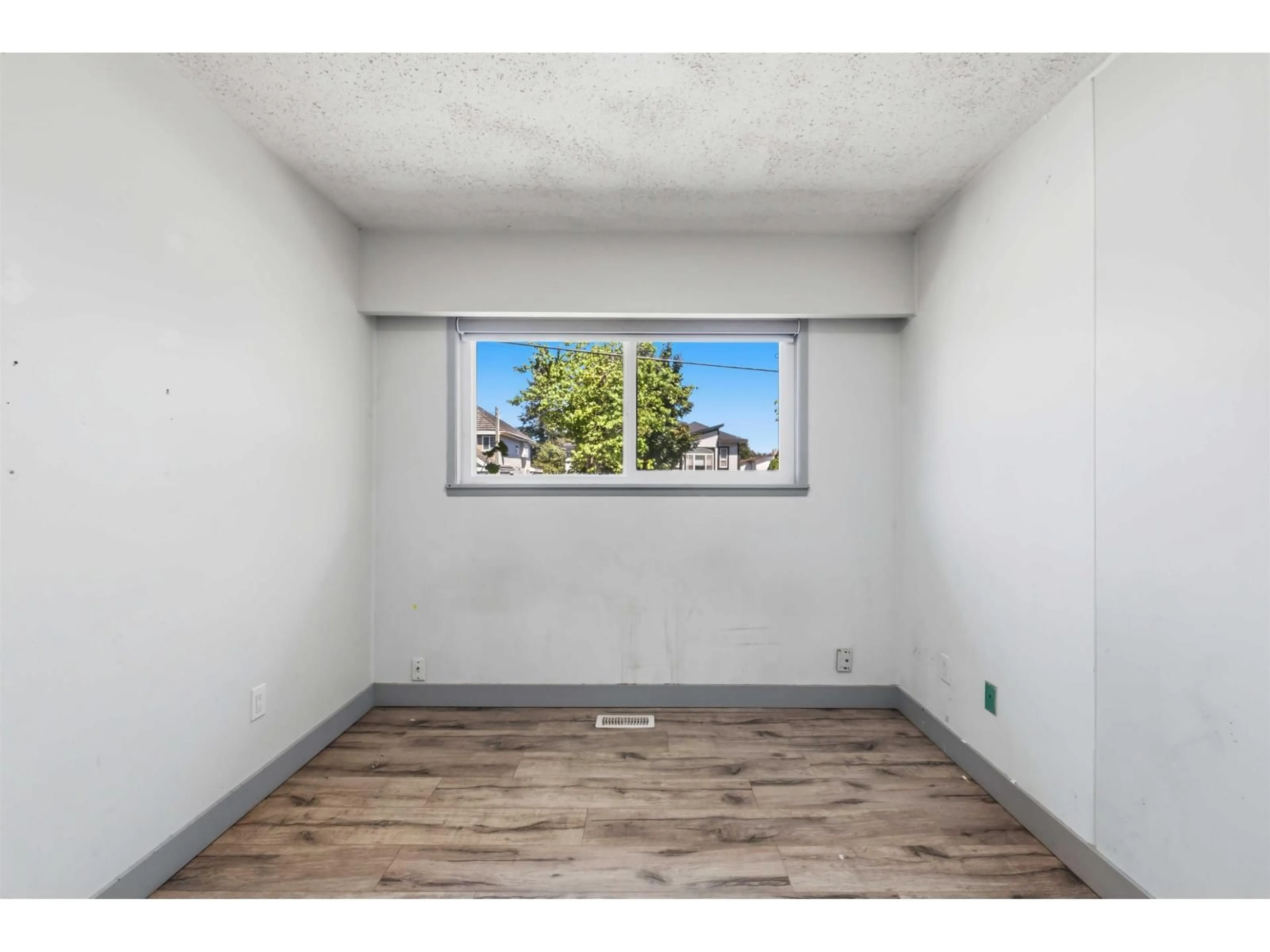 A pic of a room for 14742 106A AVENUE, Surrey British Columbia V3R1T6