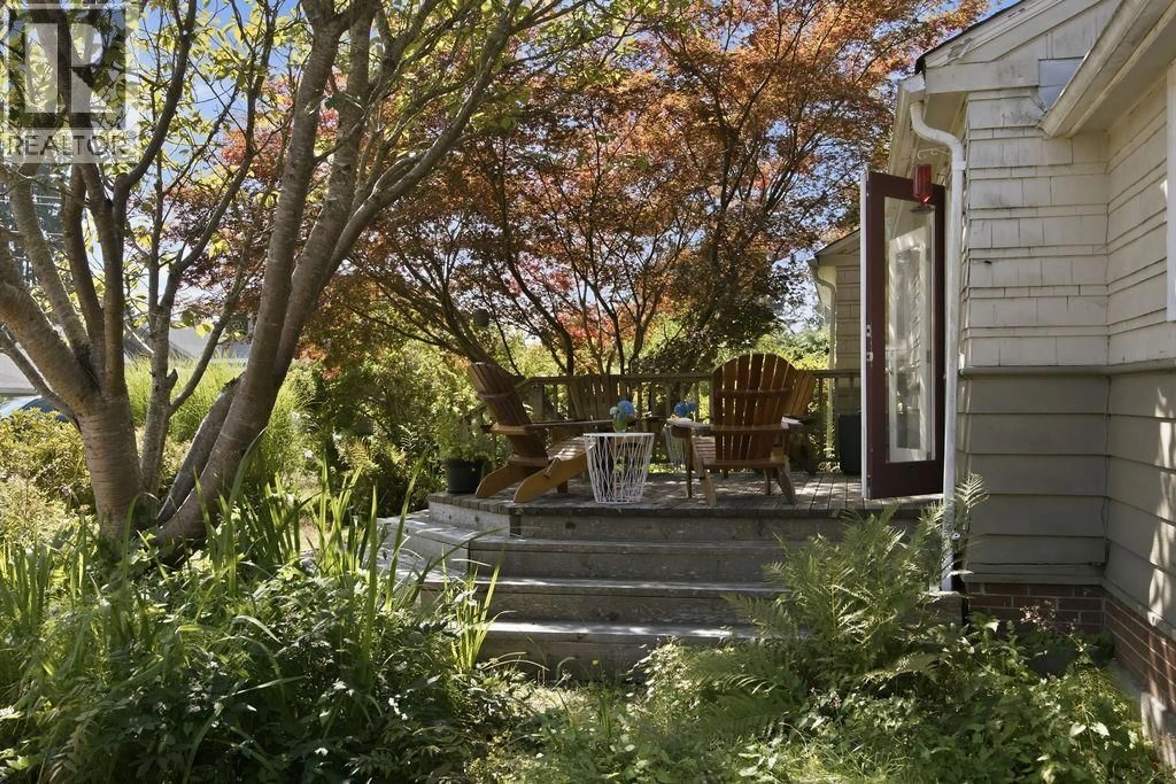 Patio, street for 271 COCHRANE ROAD, Gibsons British Columbia V0N1V8