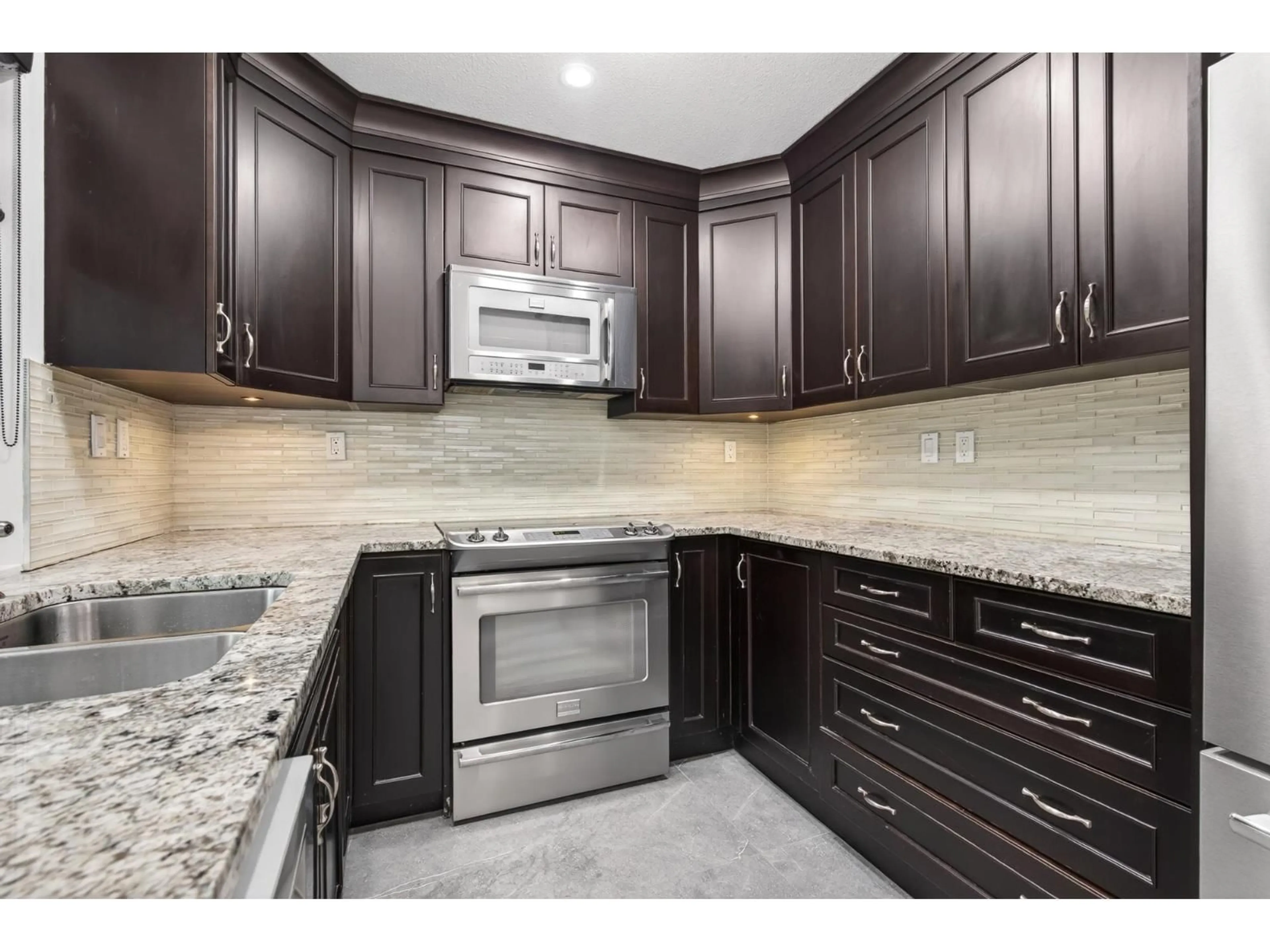 Standard kitchen, ceramic/tile floor for 2359 HARPER DRIVE, Abbotsford British Columbia V3G2B2