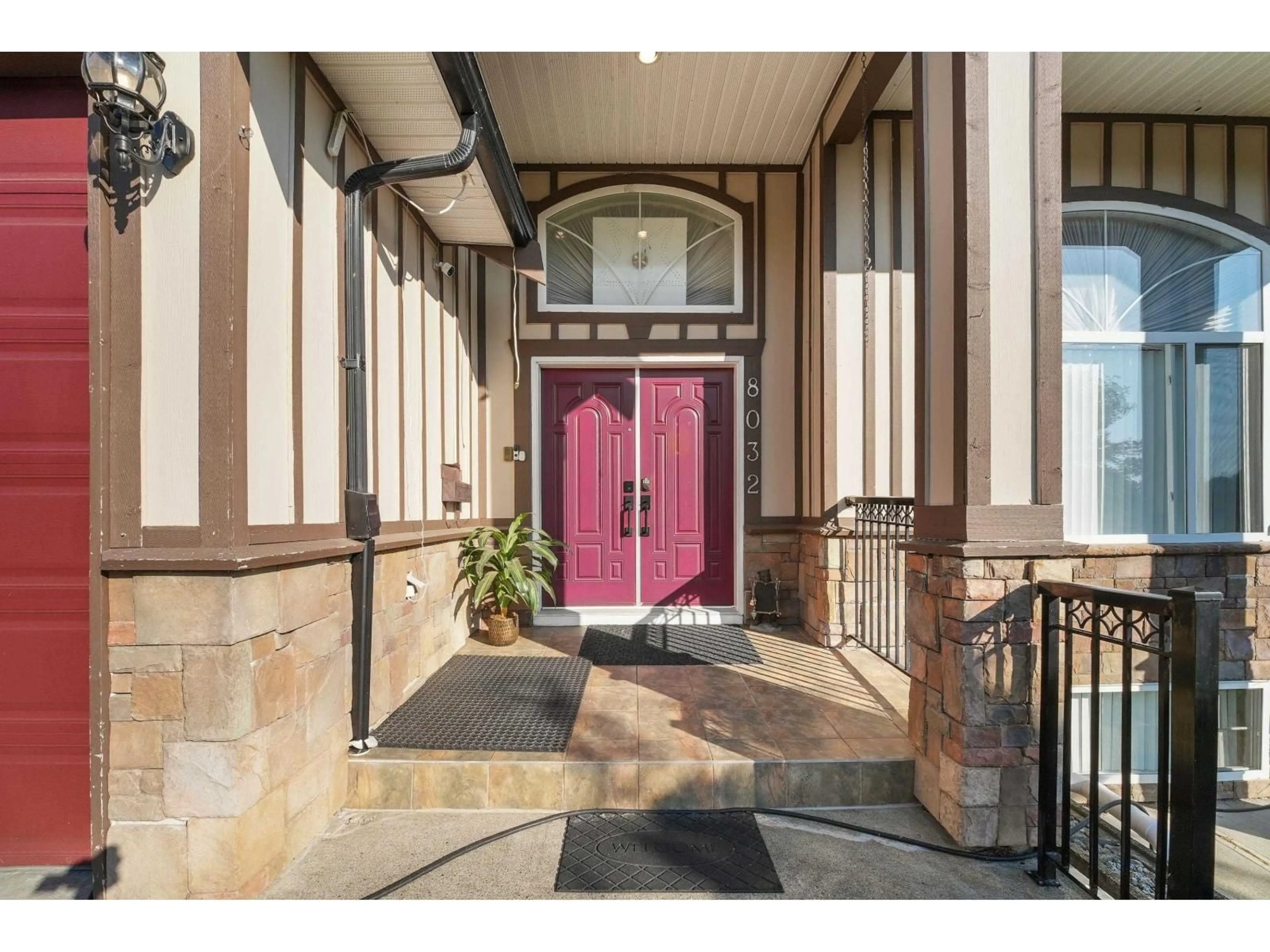 Indoor entryway for 8032 MELBURN DRIVE, Mission British Columbia V2V2B6