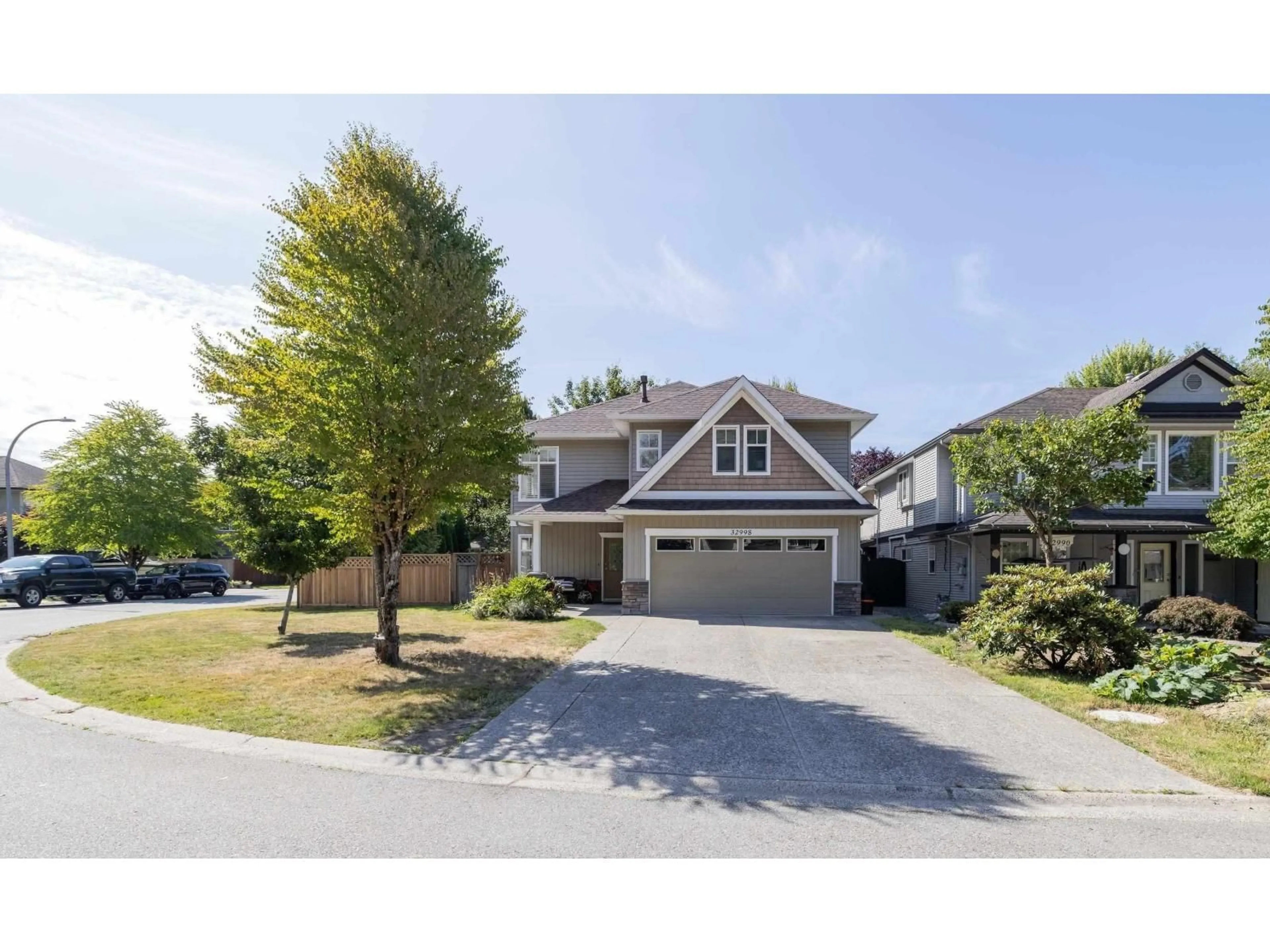A pic from outside/outdoor area/front of a property/back of a property/a pic from drone, street for 32998 BOOTHBY AVENUE, Mission British Columbia V2V7R6