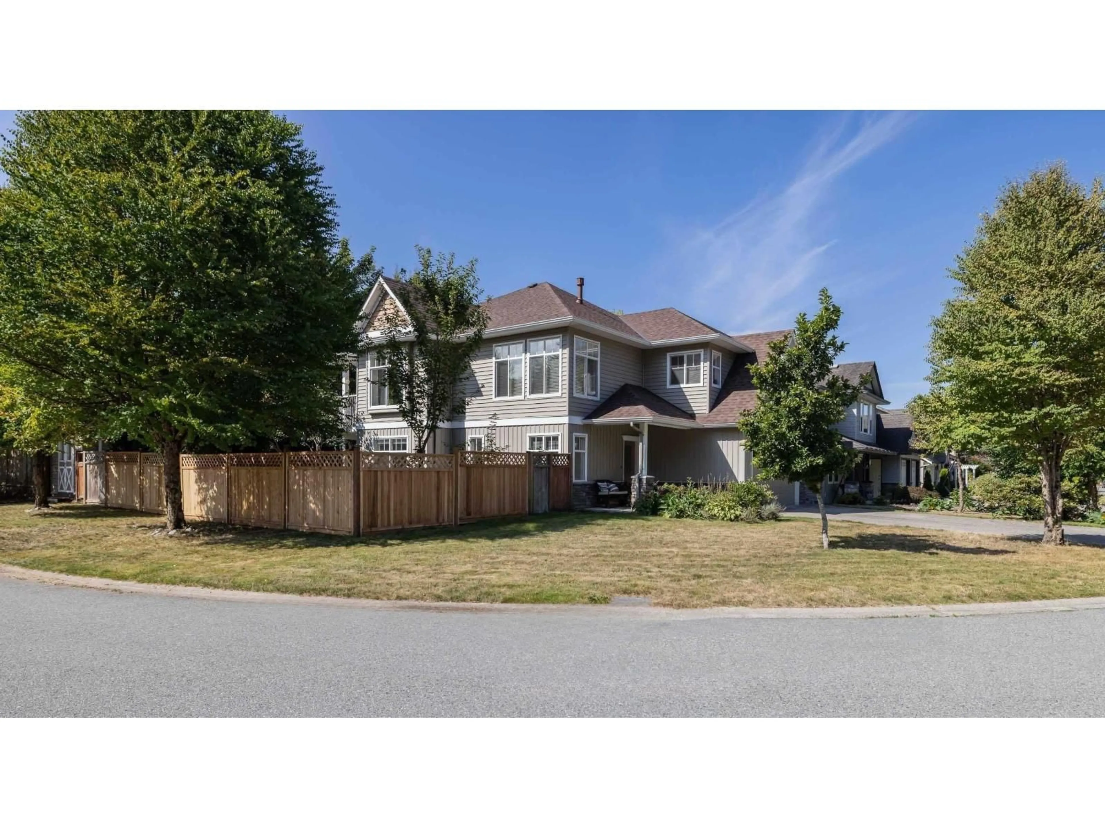 A pic from outside/outdoor area/front of a property/back of a property/a pic from drone, street for 32998 BOOTHBY AVENUE, Mission British Columbia V2V7R6