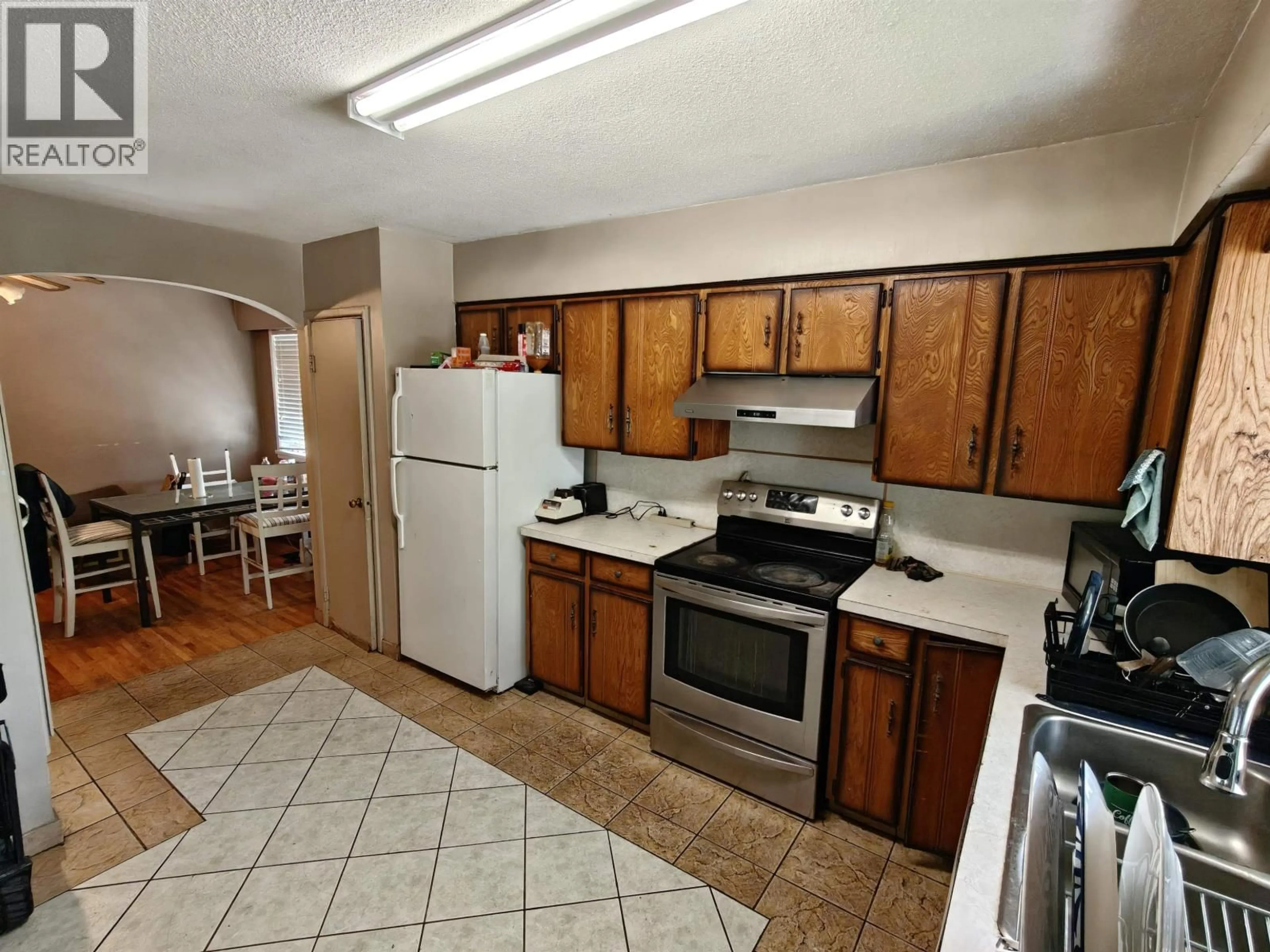 Standard kitchen, unknown for 2503 27TH AVENUE, Vancouver British Columbia V5R1N2