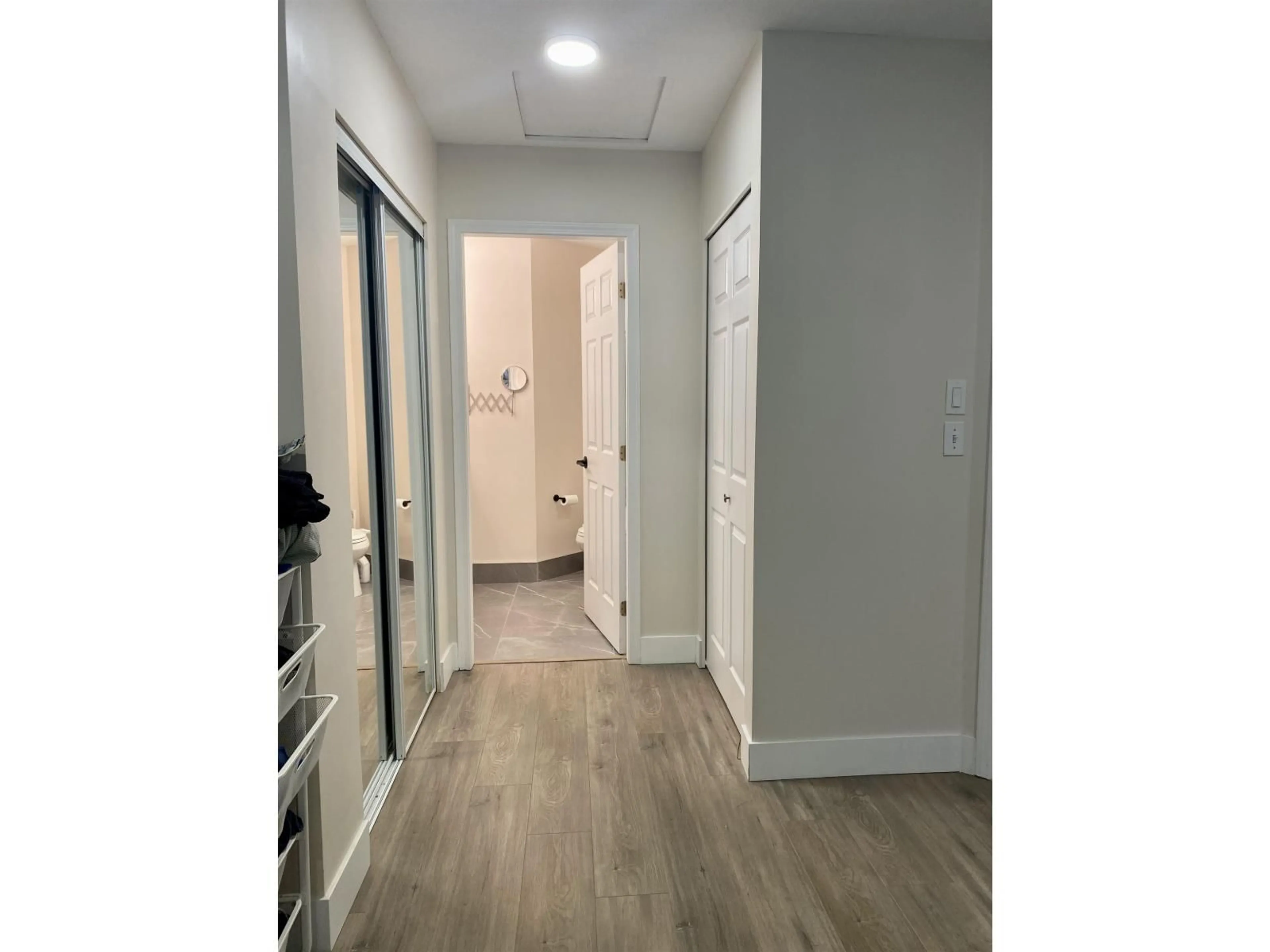 Indoor entryway for 17 - 7140 132 STREET, Surrey British Columbia V3W1H1