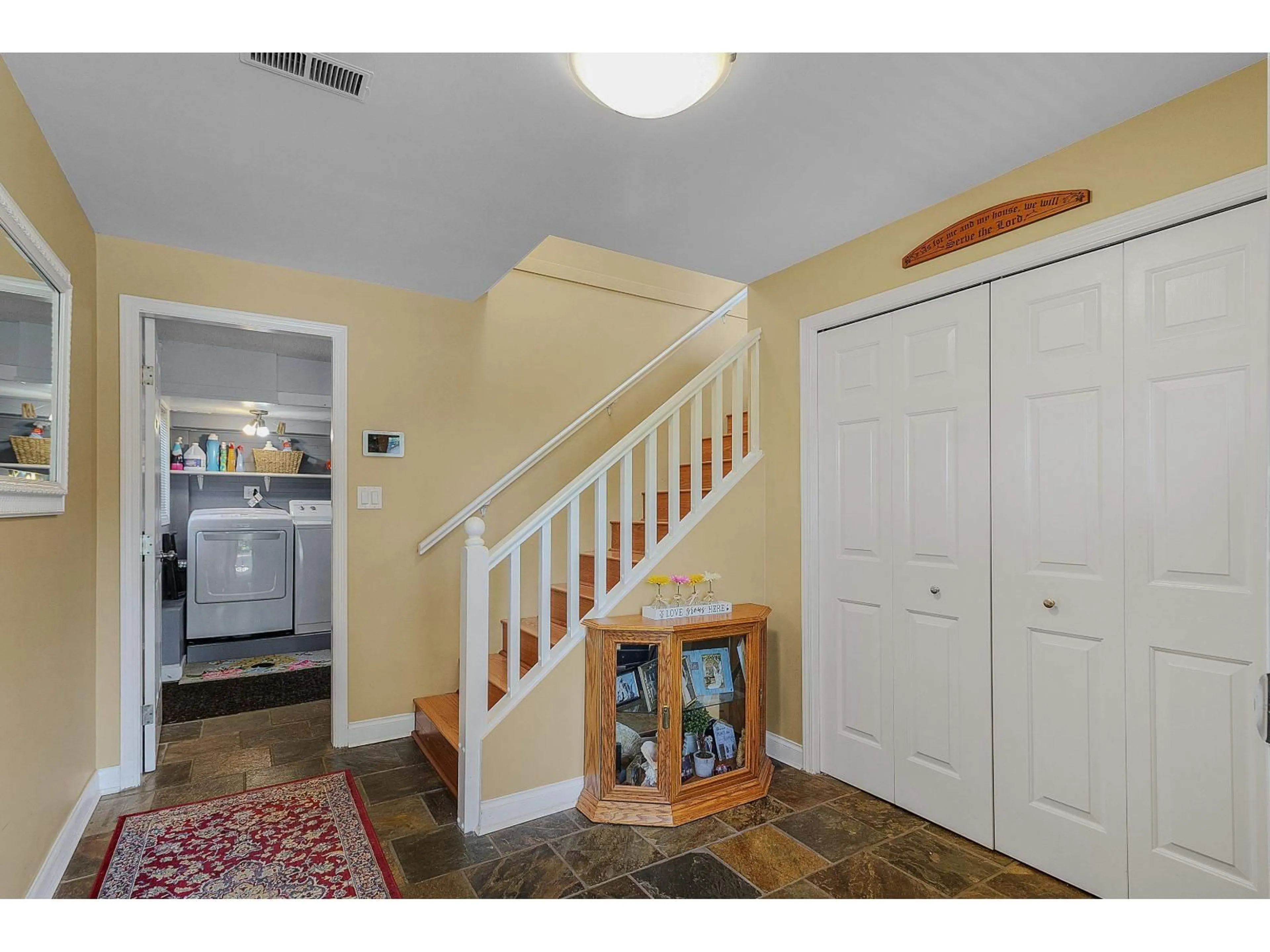 Indoor entryway for 34981 BERNINA COURT, Abbotsford British Columbia V3G1C2