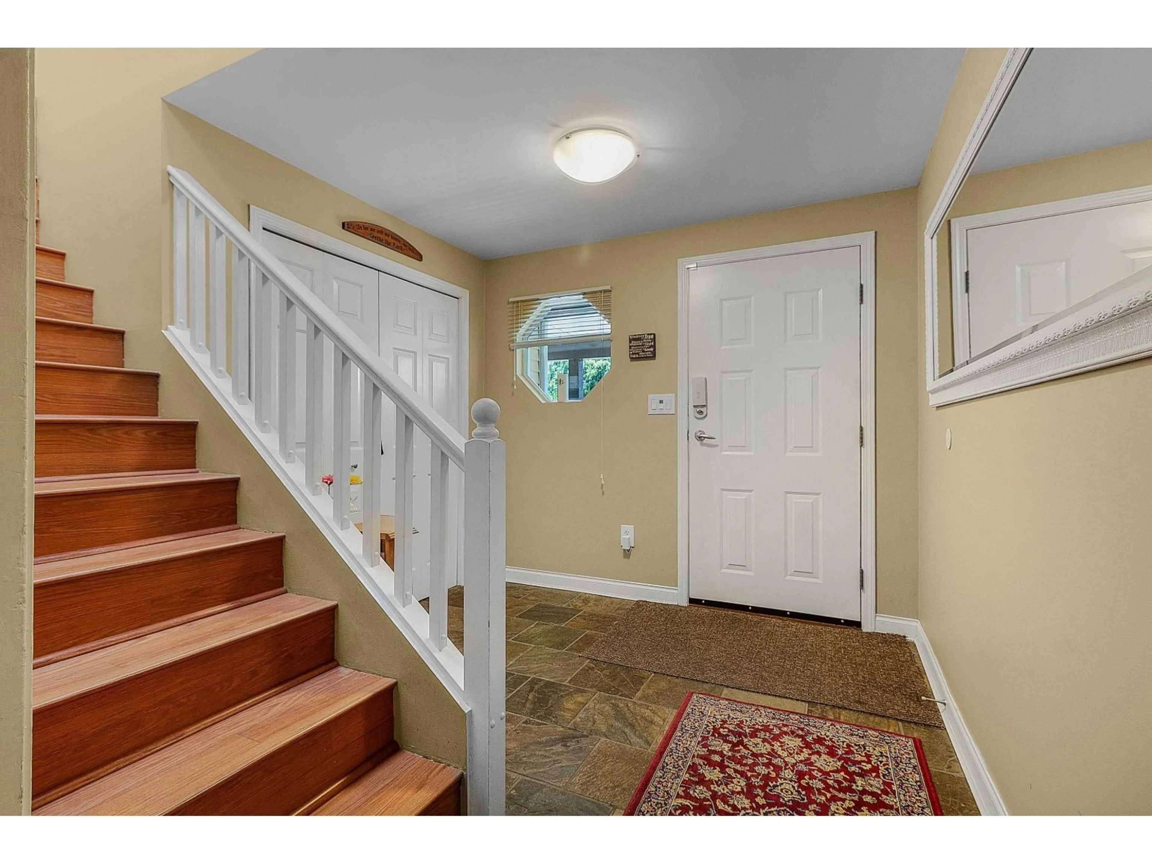 Indoor entryway for 34981 BERNINA COURT, Abbotsford British Columbia V3G1C2