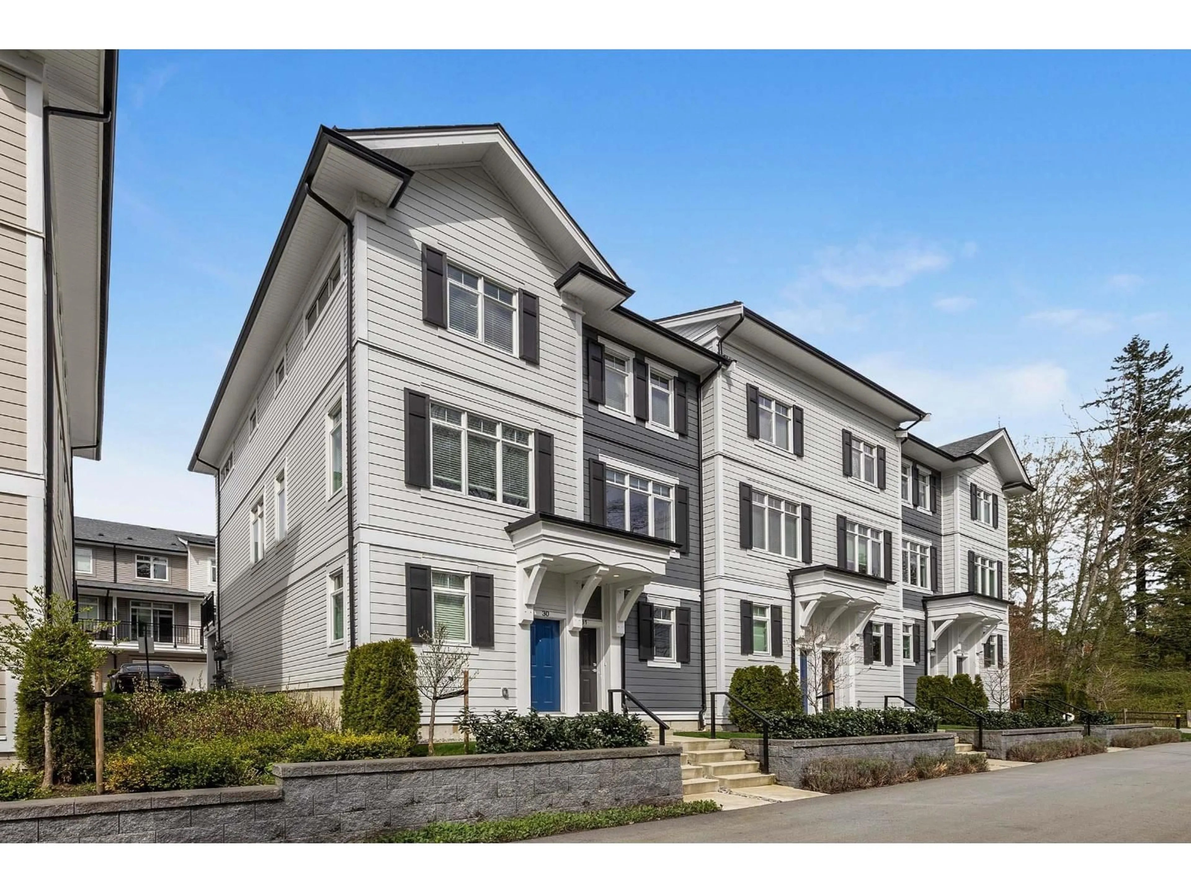 Home with vinyl exterior material, street for 31 - 2070 OAK MEADOWS DRIVE, Surrey British Columbia V3Z1J1