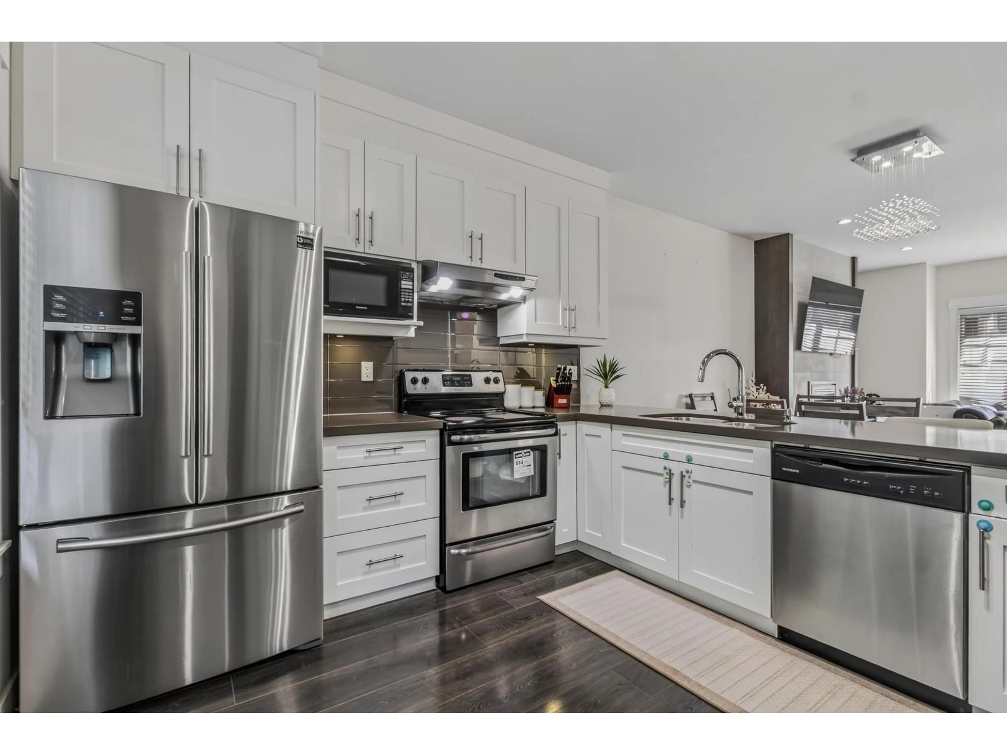 Open concept kitchen, unknown for 31 - 6971 122 STREET, Surrey British Columbia V3W1B6