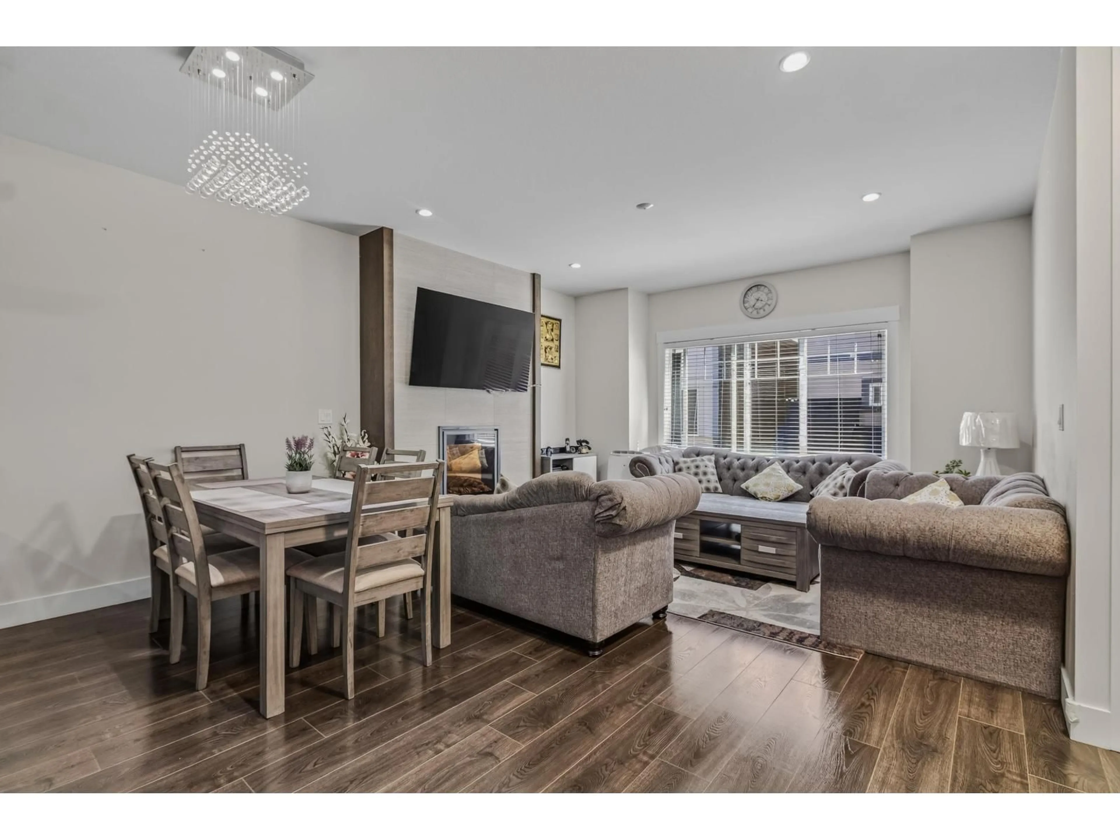 Living room with furniture, unknown for 31 - 6971 122 STREET, Surrey British Columbia V3W1B6