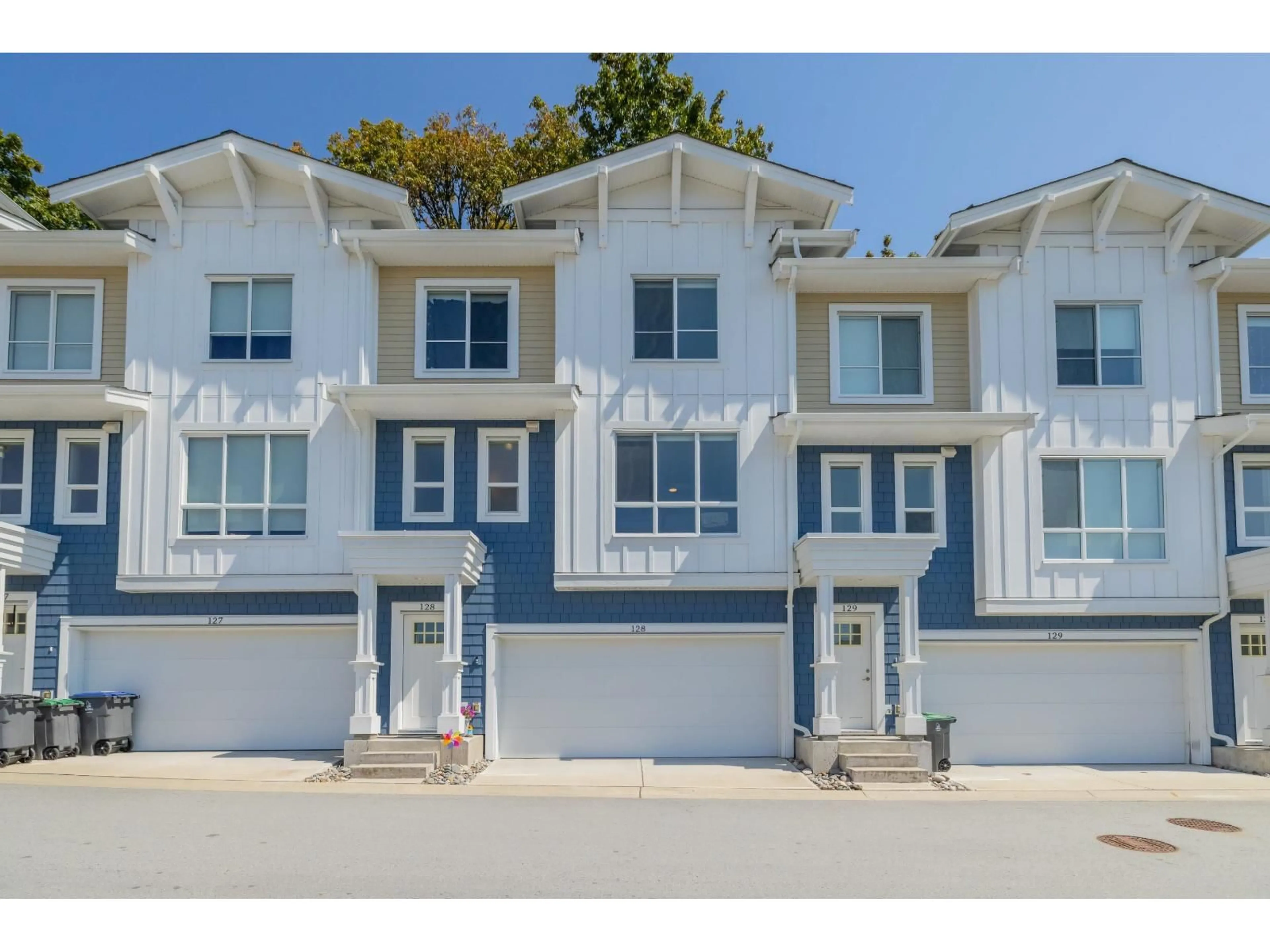 Home with vinyl exterior material, street for 128 - 16561 17A AVENUE, White Rock British Columbia V3Z1J3