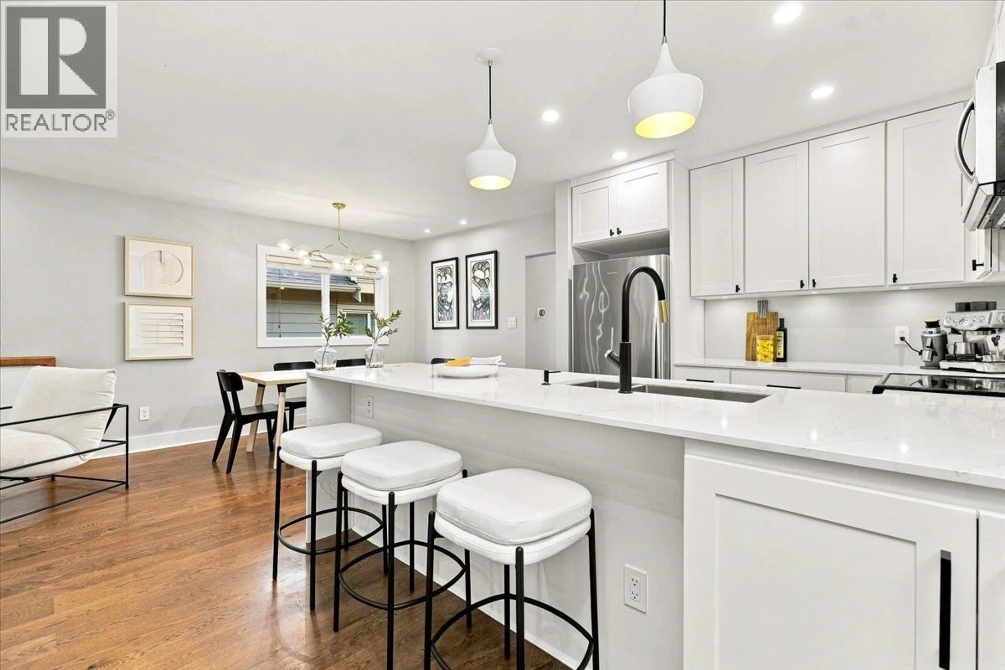 Open concept kitchen, ceramic/tile floor for 223 19TH STREET, North Vancouver British Columbia V7M1X6