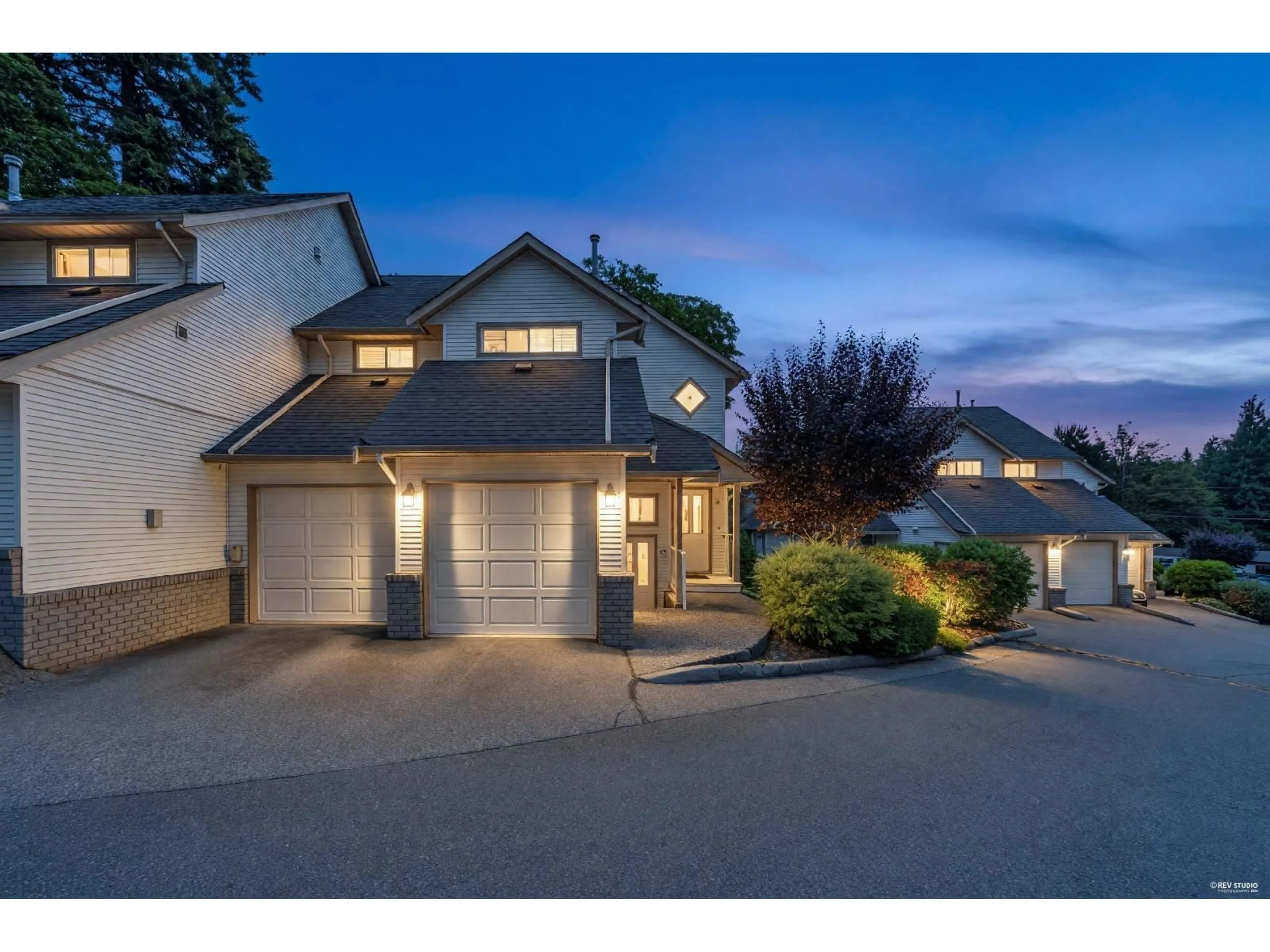 A pic from outside/outdoor area/front of a property/back of a property/a pic from drone, street for 13 - 32311 MCRAE AVENUE, Mission British Columbia V2V4X7