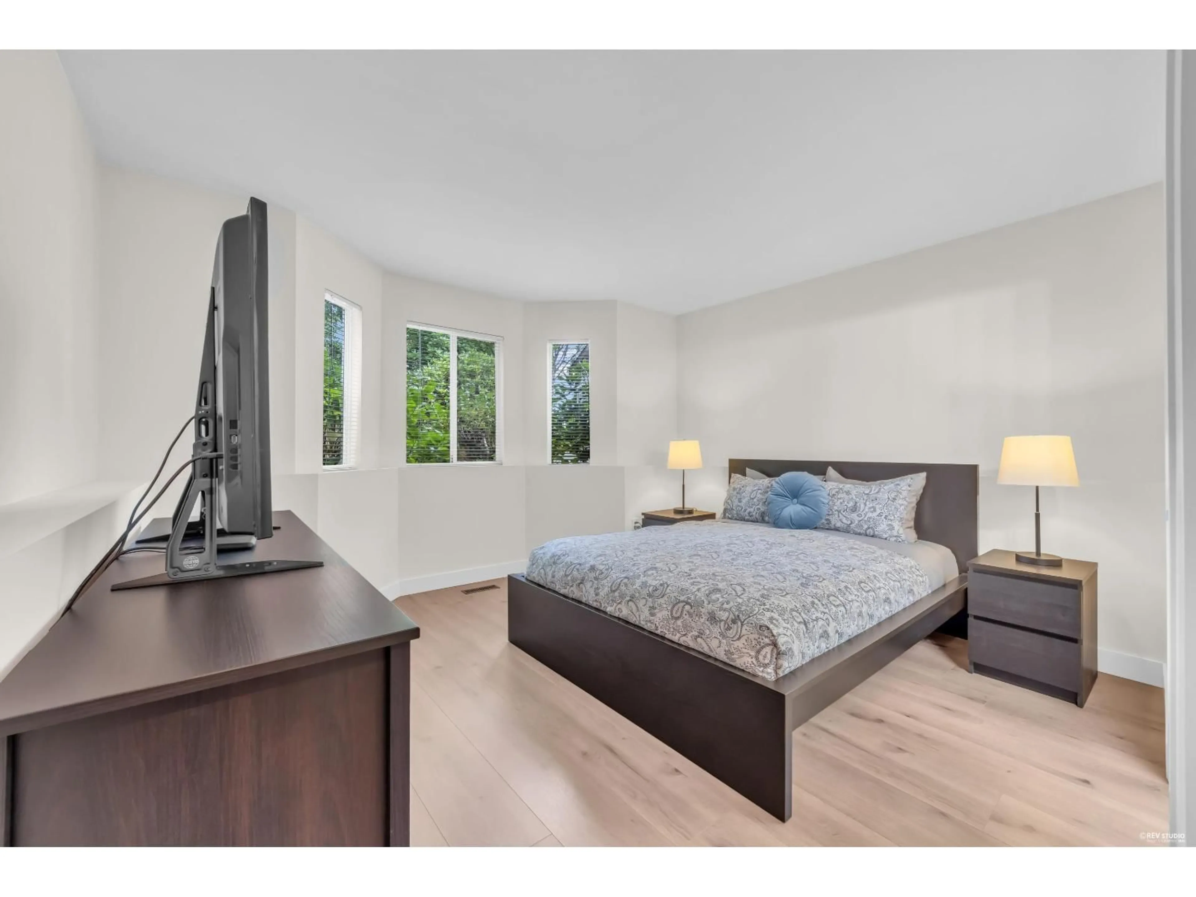 Bedroom with bed, wood/laminate floor for 13 - 32311 MCRAE AVENUE, Mission British Columbia V2V4X7