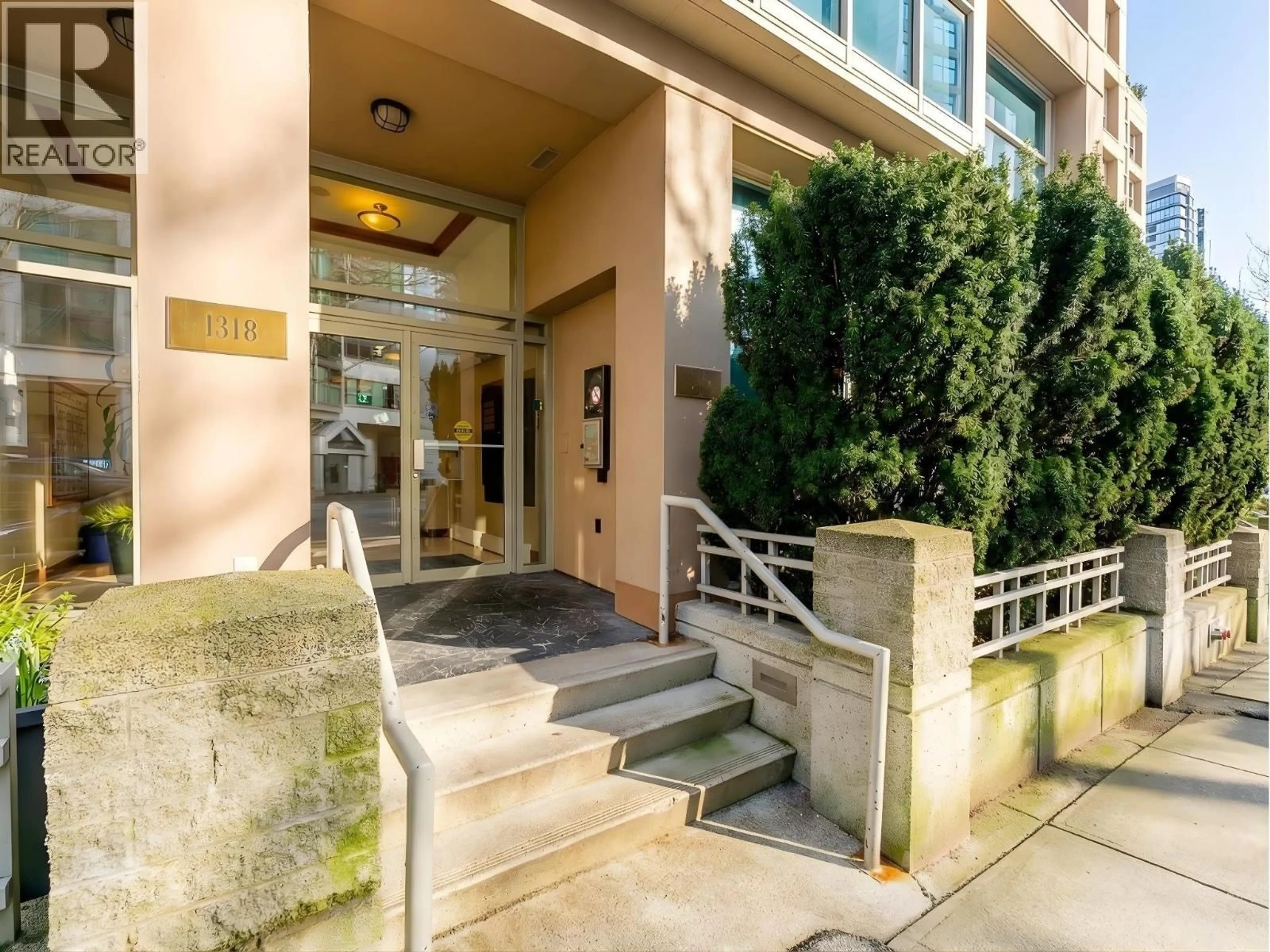 Indoor foyer for 502 - 1318 HOMER STREET, Vancouver British Columbia V6B6A7