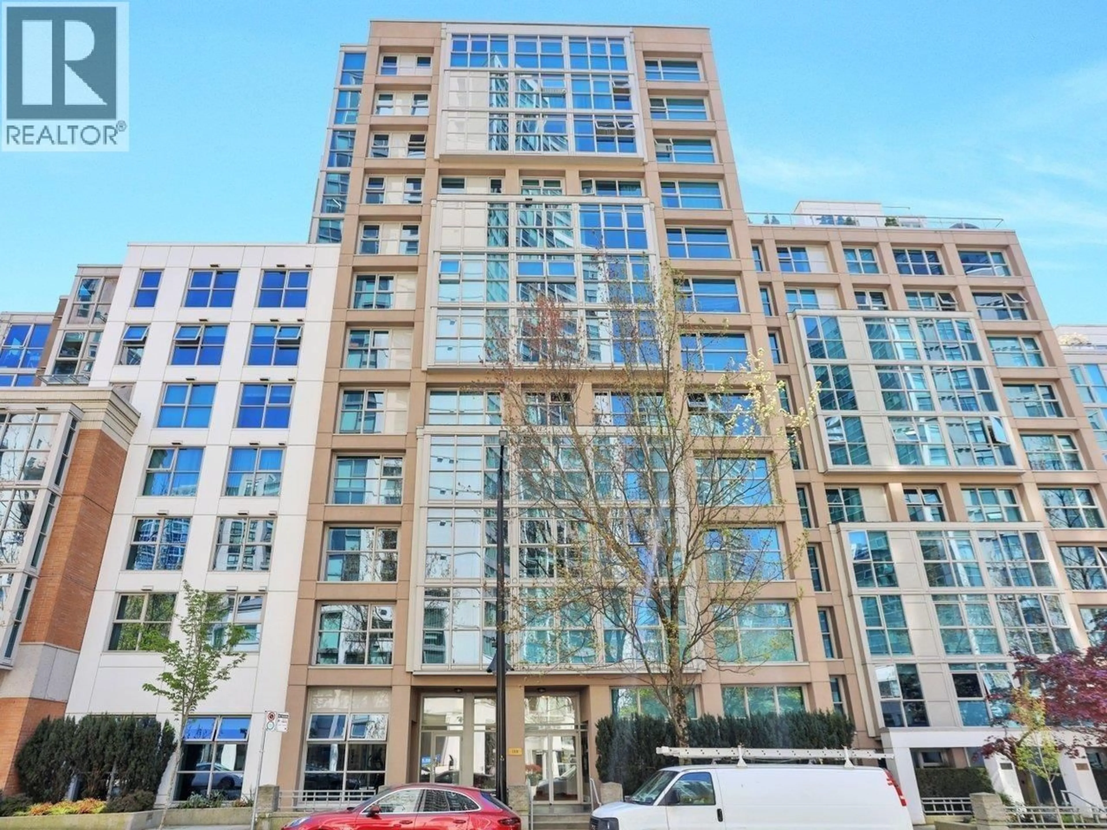 Indoor foyer for 502 - 1318 HOMER STREET, Vancouver British Columbia V6B6A7