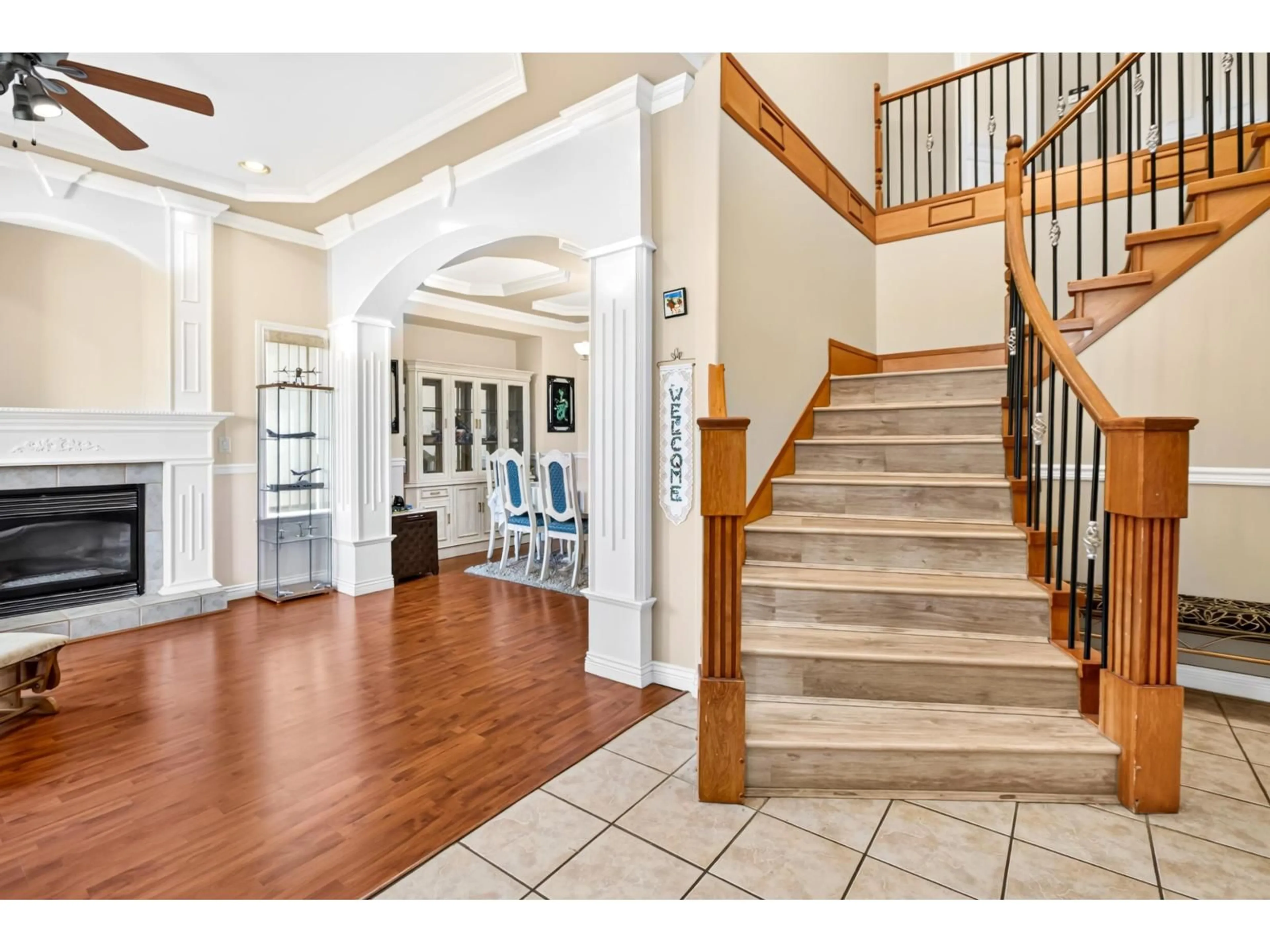 Indoor foyer for 16688 63B AVENUE, Surrey British Columbia V3S0W4